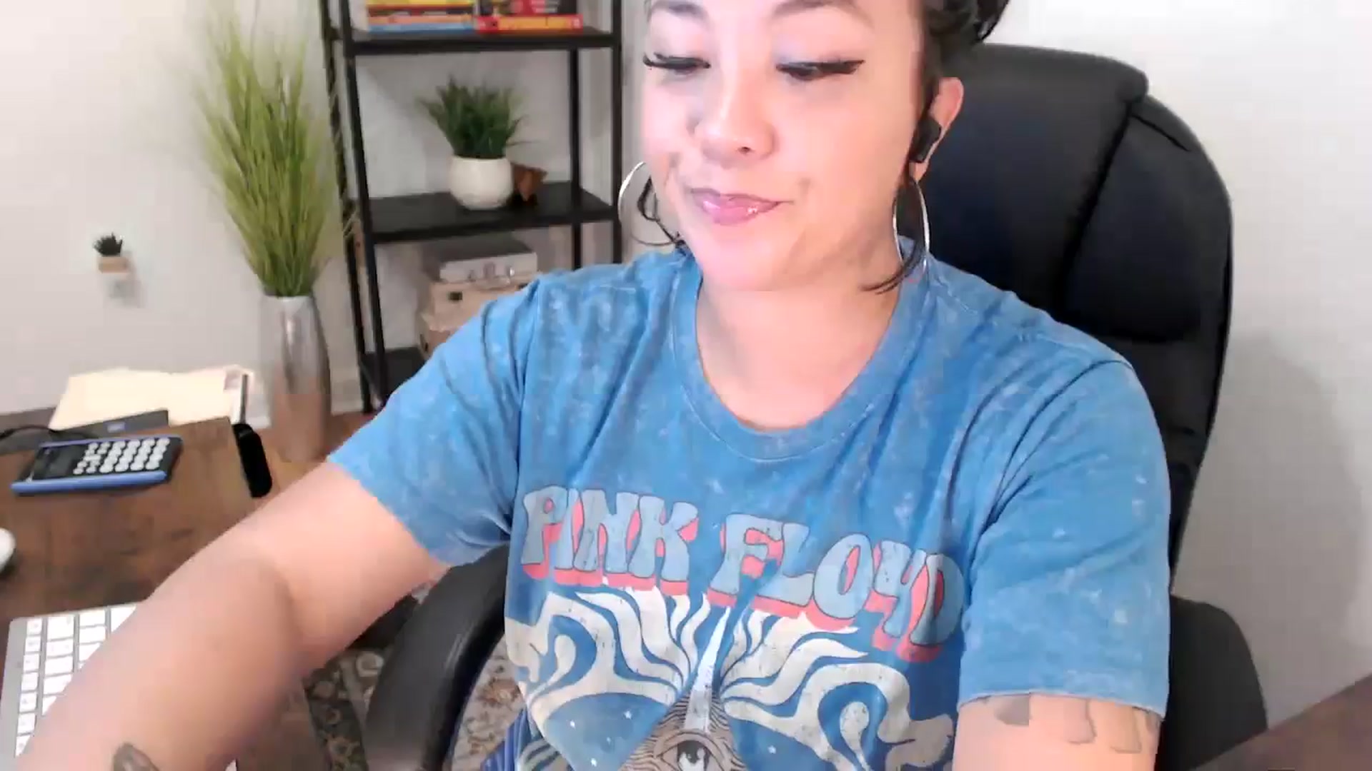 Gallery image thumbnail from MickaylaMinx's myfreecams stream on, 12/19/2024, 16:53 image 18 of 20