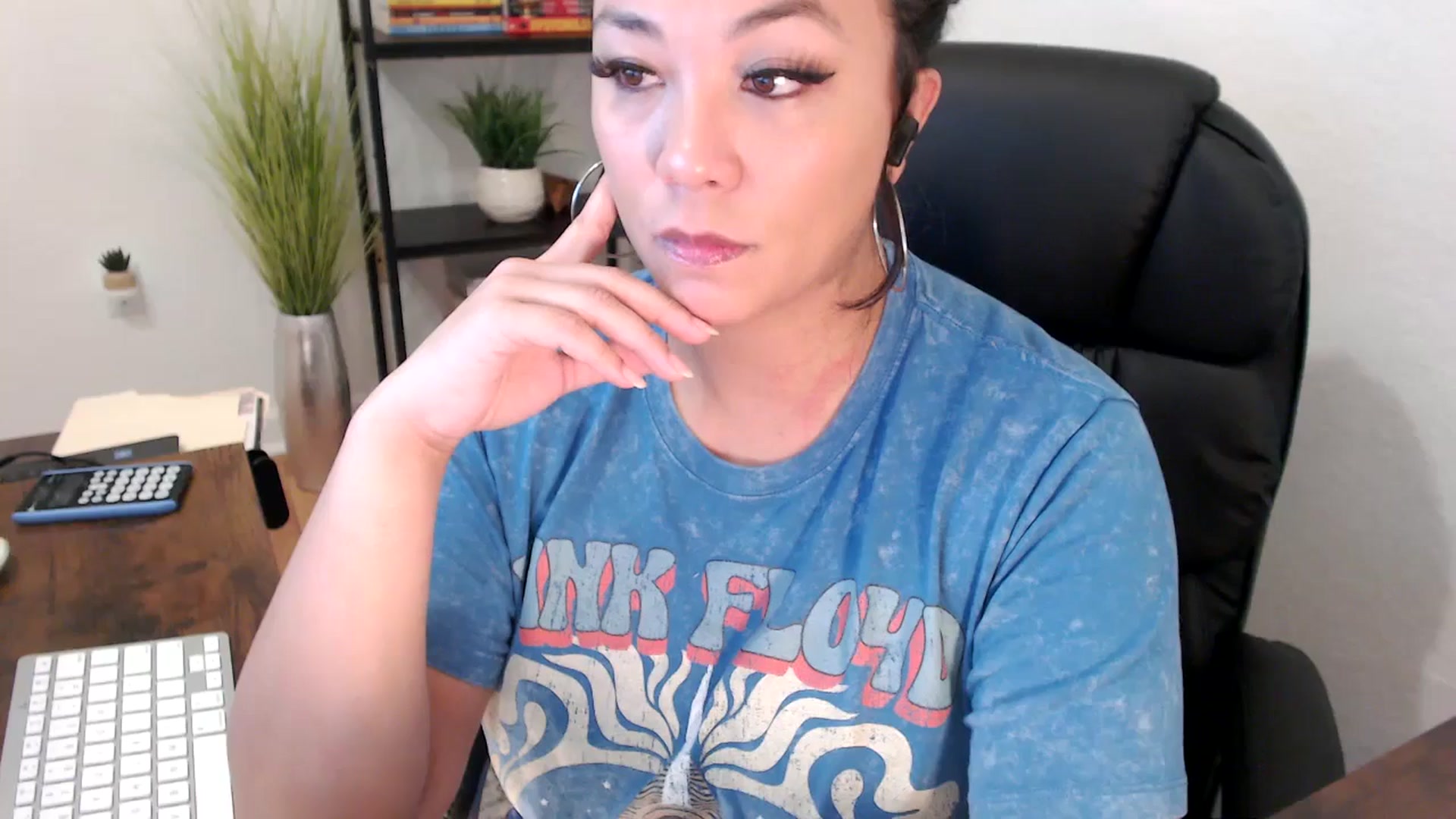 Gallery image thumbnail from MickaylaMinx's myfreecams stream on, 12/19/2024, 16:53 image 16 of 20