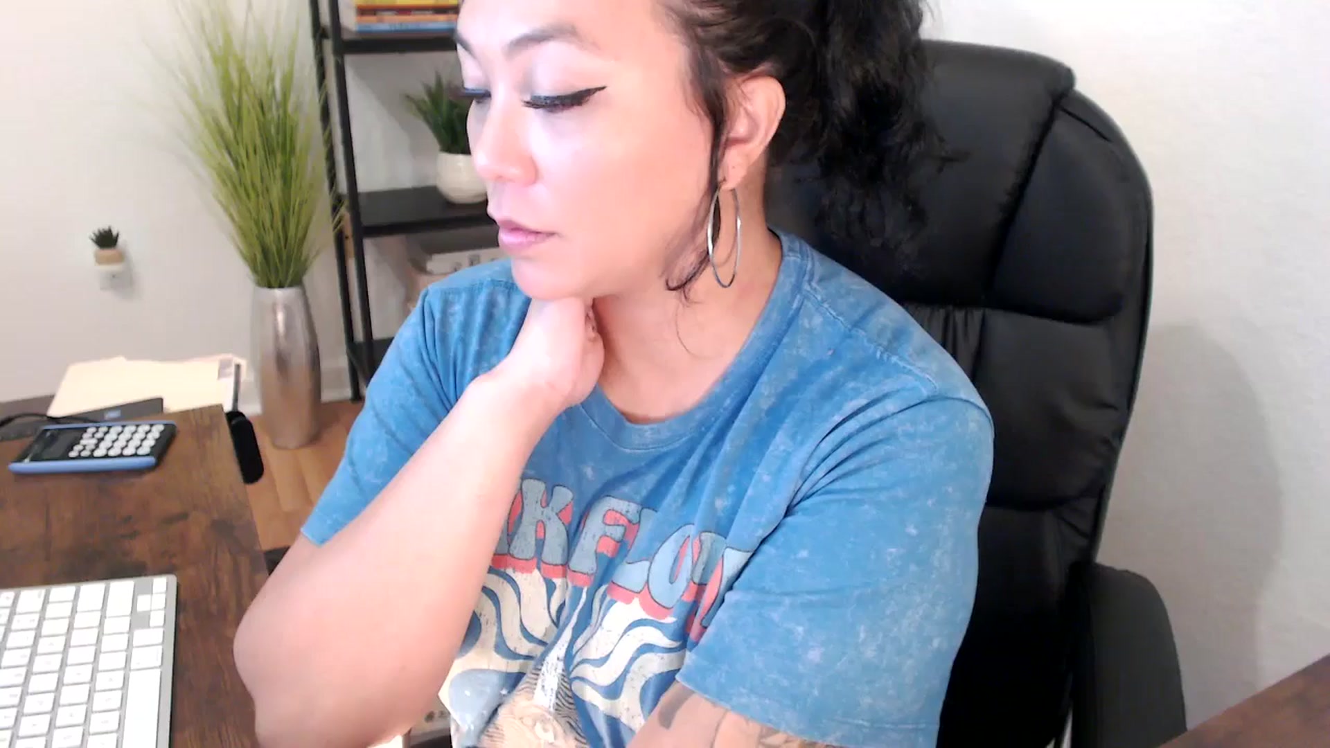 Gallery image thumbnail from MickaylaMinx's myfreecams stream on, 12/19/2024, 18:38 image 1 of 20