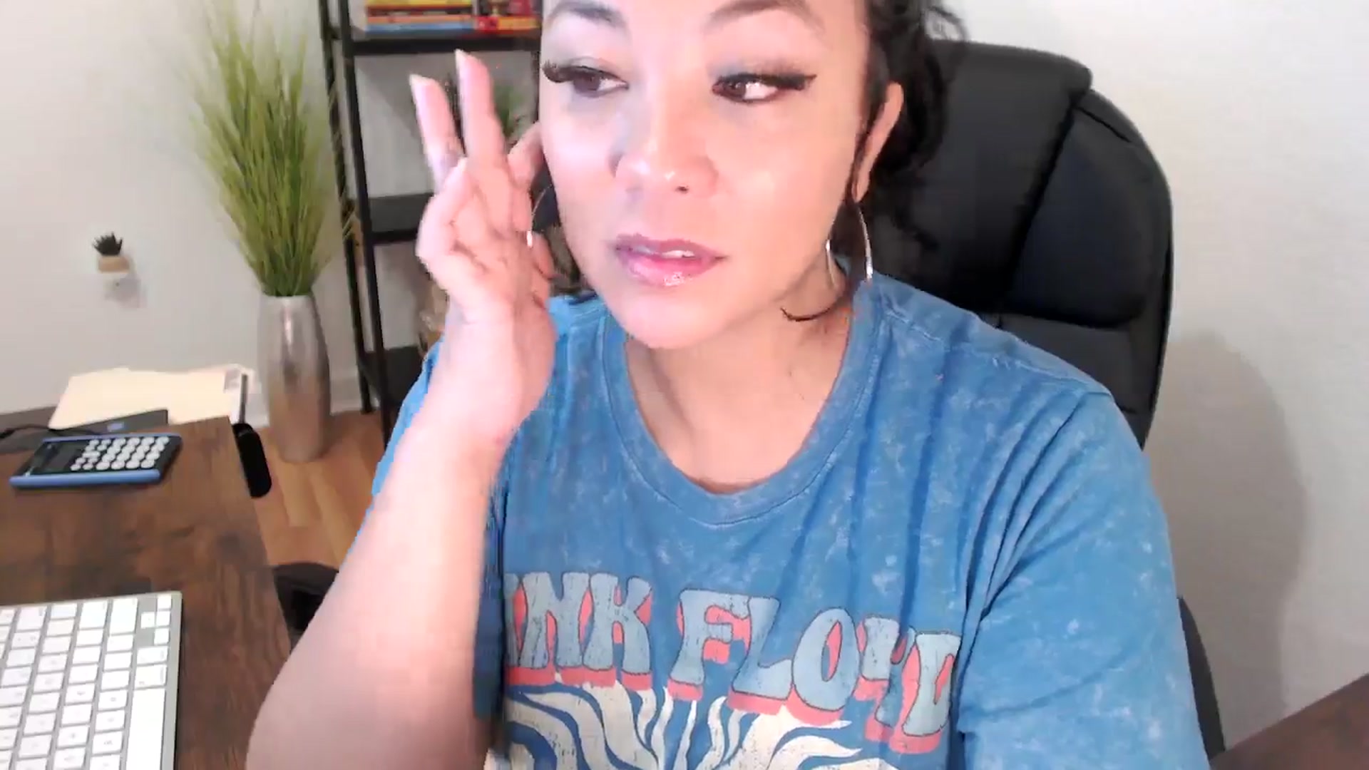Gallery image thumbnail from MickaylaMinx's myfreecams stream on, 12/19/2024, 18:38 image 4 of 20