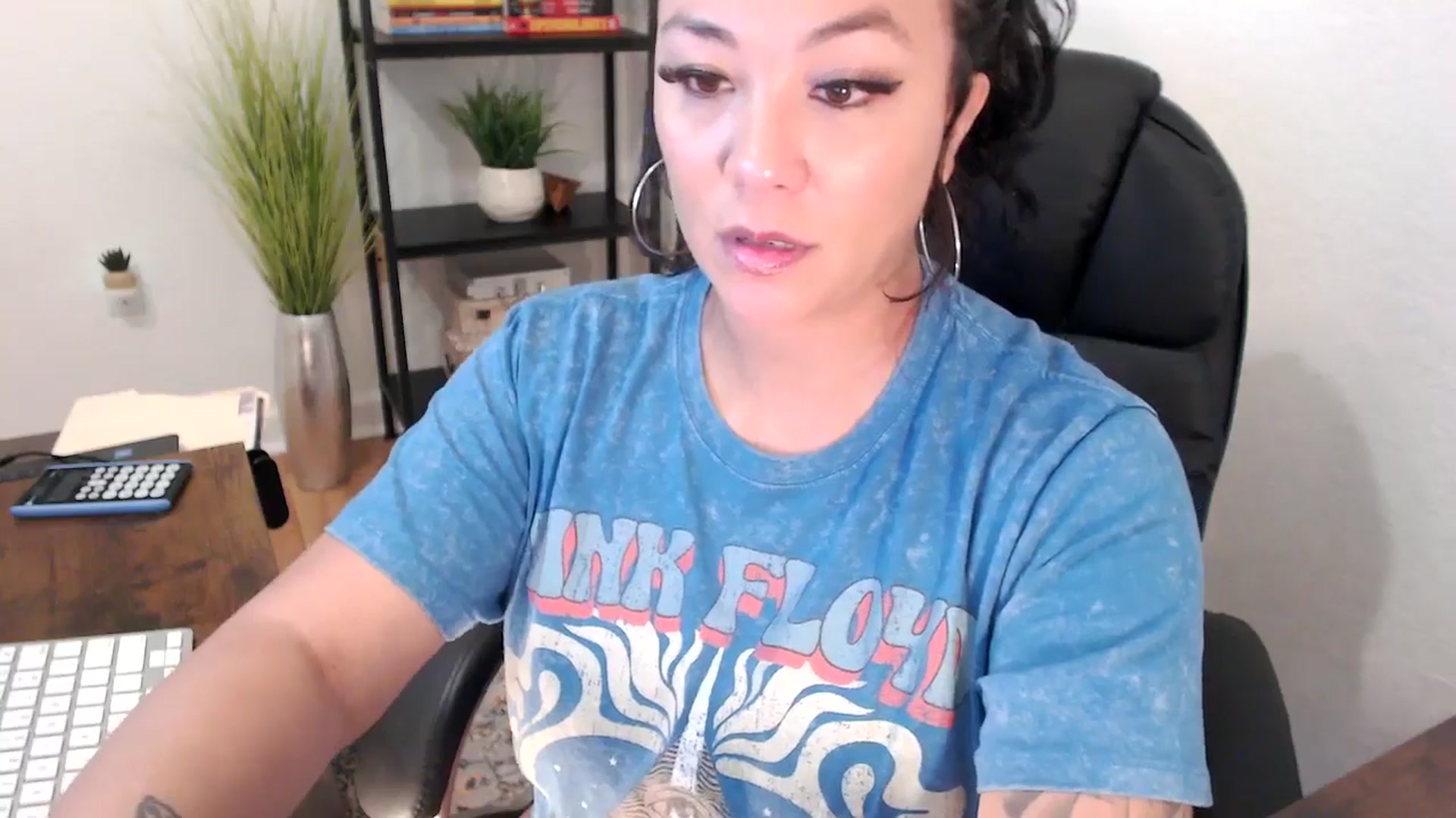 Gallery image thumbnail from MickaylaMinx's myfreecams stream on, 12/19/2024, 18:38 image 5 of 20
