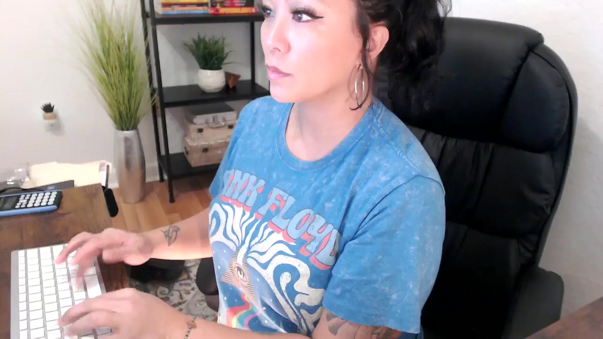 Gallery image thumbnail from MickaylaMinx's myfreecams stream on, 12/19/2024, 19:26 image 2 of 20