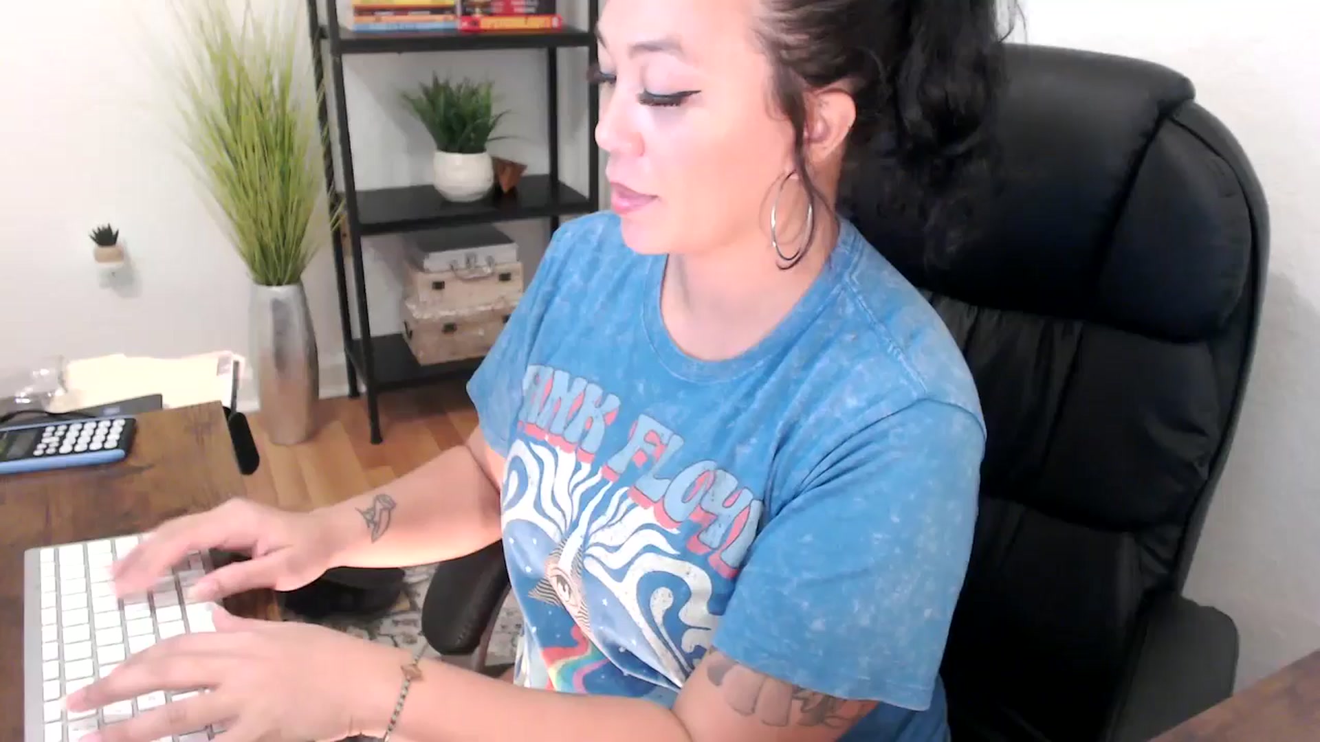 Gallery image thumbnail from MickaylaMinx's myfreecams stream on, 12/19/2024, 19:26 image 1 of 20
