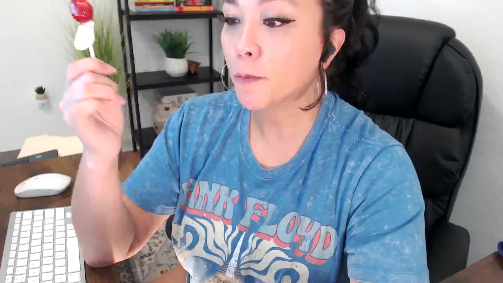 Gallery image thumbnail from MickaylaMinx's myfreecams stream on, 12/19/2024, 20:49 image 12 of 20