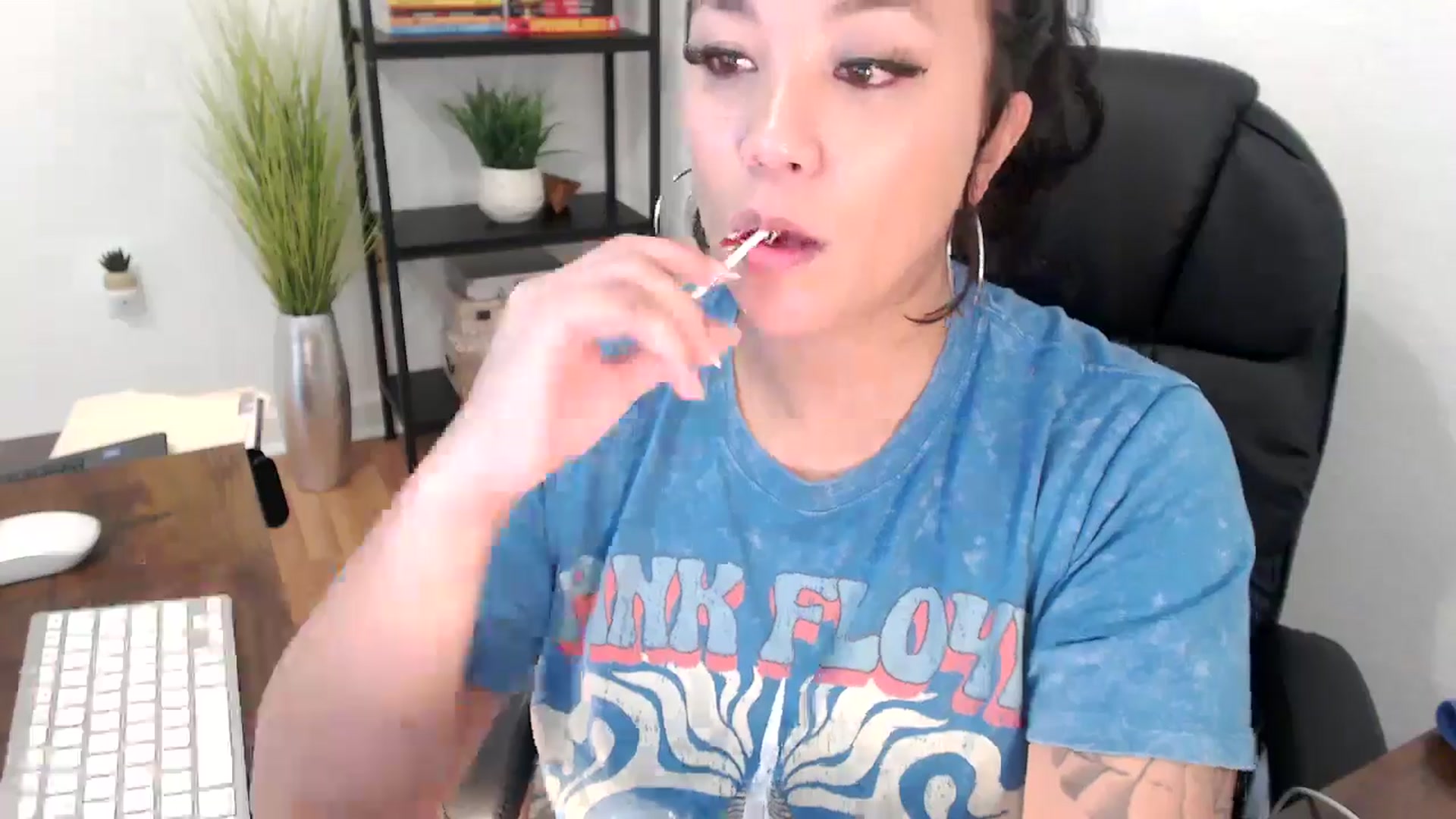 Gallery image thumbnail from MickaylaMinx's myfreecams stream on, 12/19/2024, 20:49 image 2 of 20