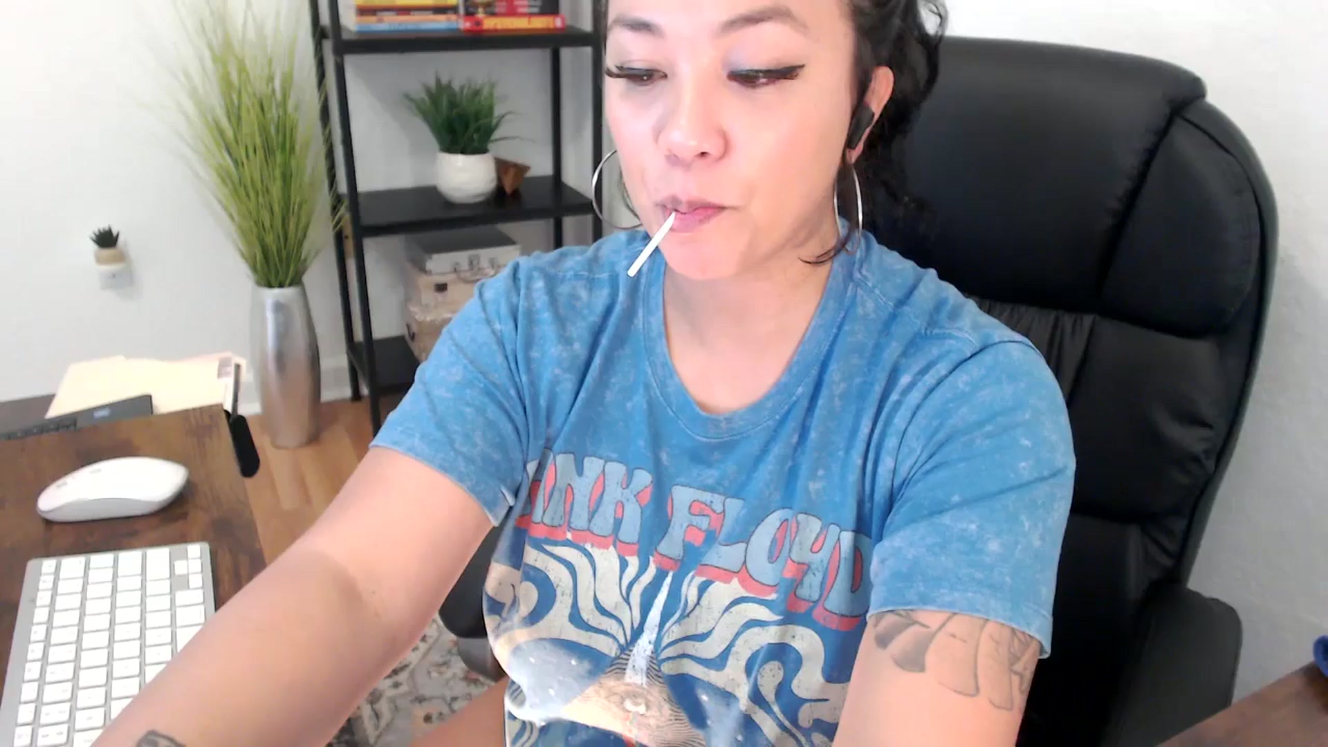 Gallery image thumbnail from MickaylaMinx's myfreecams stream on, 12/19/2024, 20:49 image 14 of 20