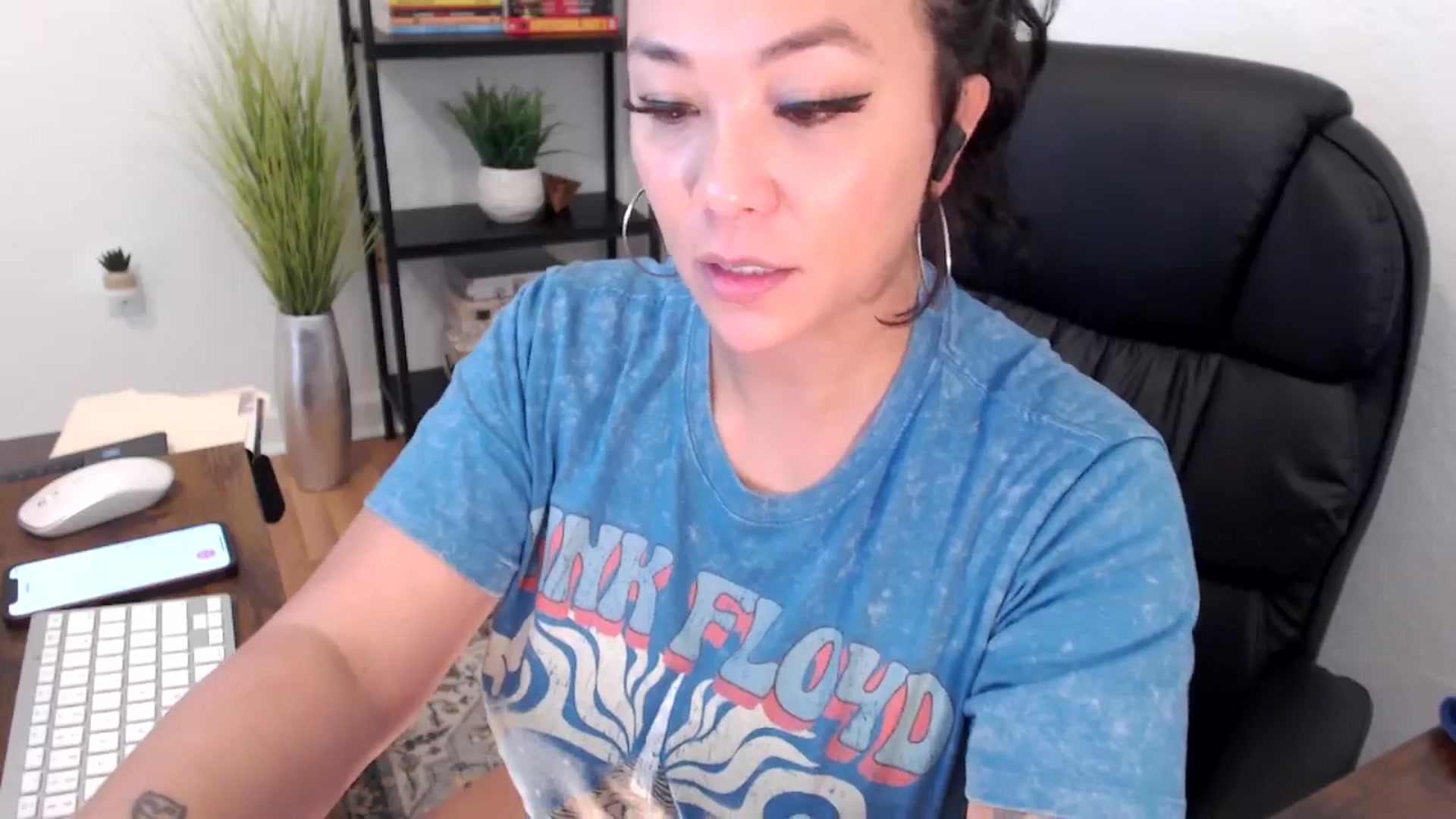 Gallery image thumbnail from MickaylaMinx's myfreecams stream on, 12/19/2024, 20:49 image 7 of 20