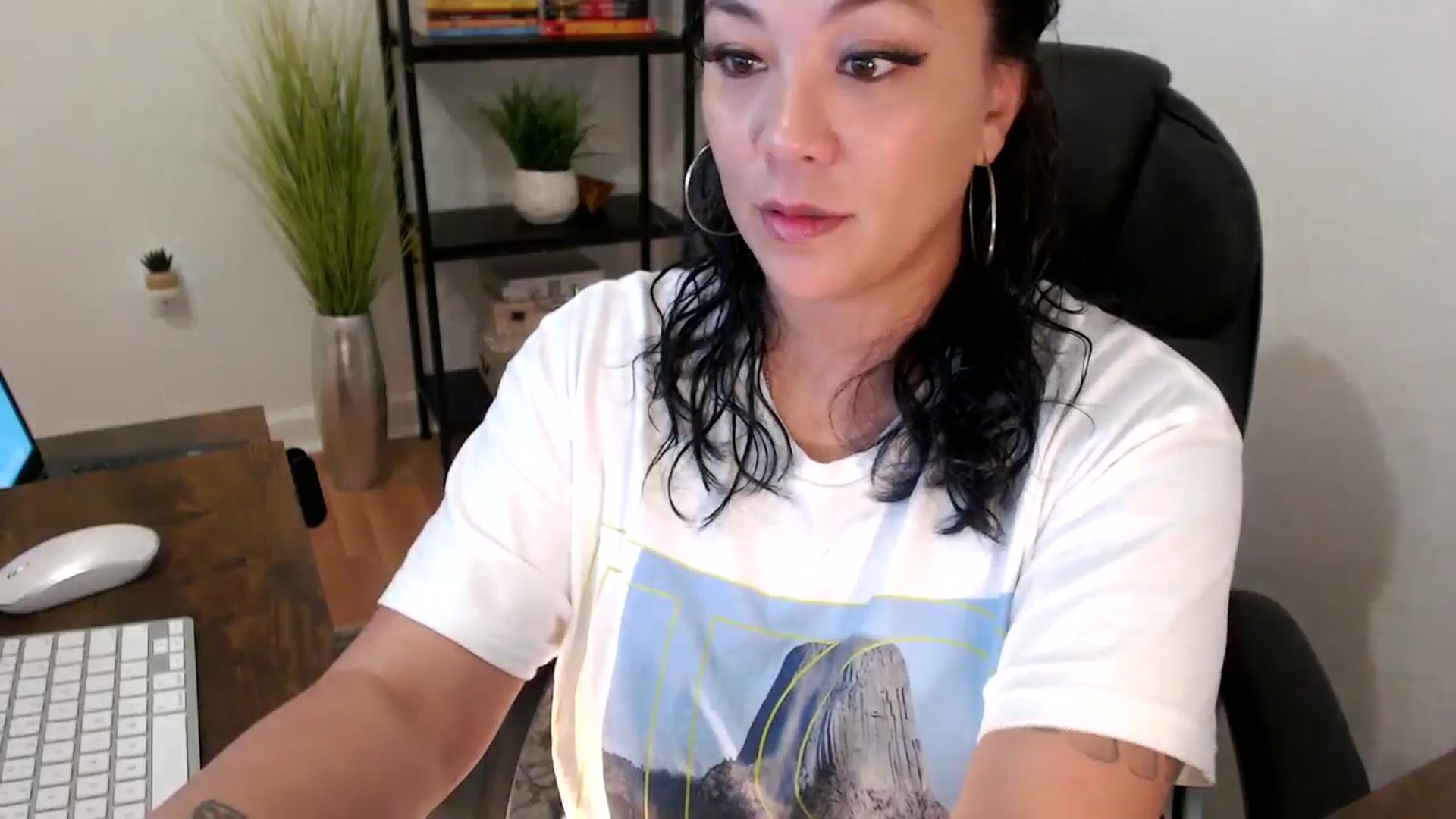 Gallery image thumbnail from MickaylaMinx's myfreecams stream on, 12/20/2024, 15:51 image 19 of 20