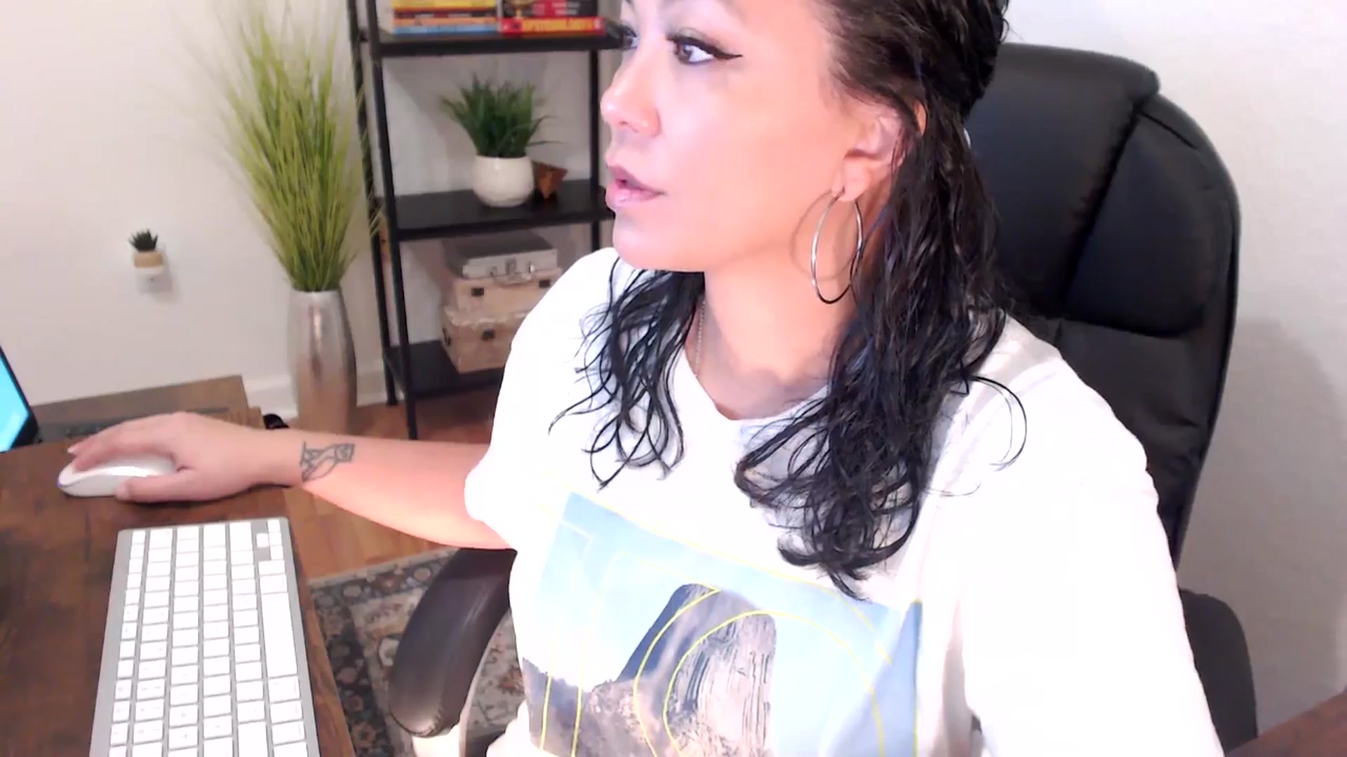 Gallery image thumbnail from MickaylaMinx's myfreecams stream on, 12/20/2024, 15:51 image 2 of 20