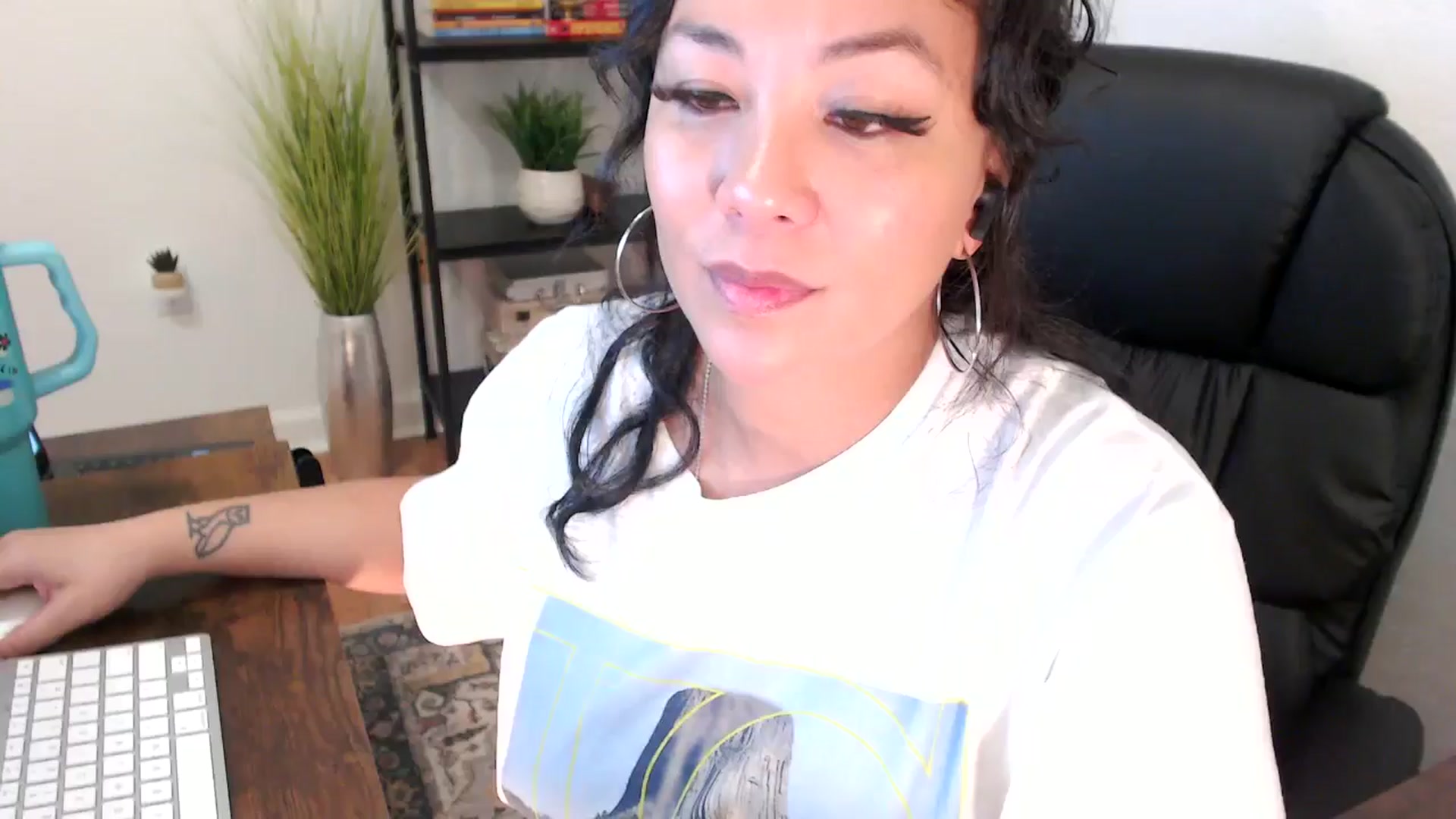 Gallery image thumbnail from MickaylaMinx's myfreecams stream on, 12/20/2024, 18:31 image 3 of 20