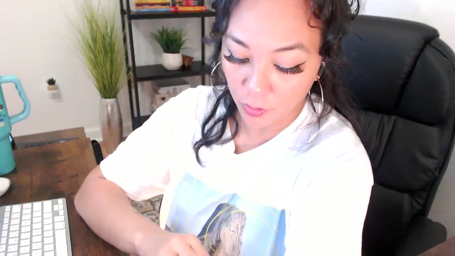 Gallery image thumbnail from MickaylaMinx's myfreecams stream on, 12/20/2024, 18:31 image 2 of 20