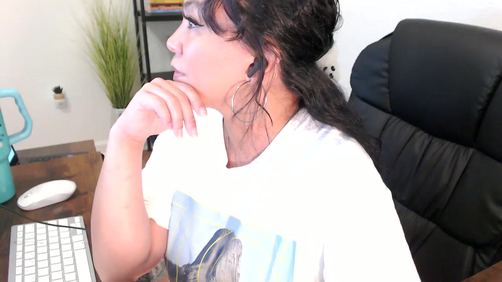 Gallery image thumbnail from MickaylaMinx's myfreecams stream on, 12/20/2024, 18:52 image 11 of 20