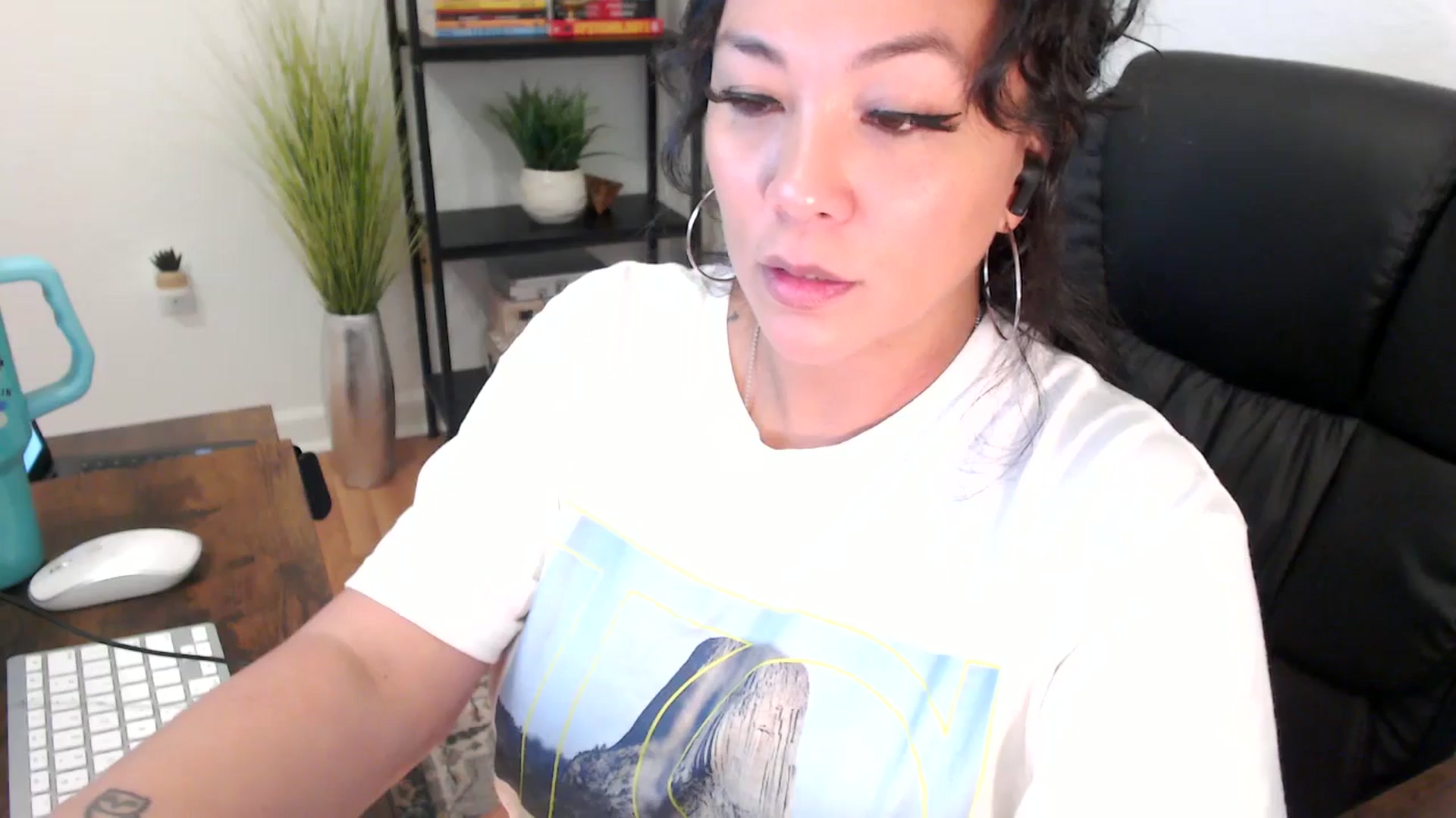 Gallery image thumbnail from MickaylaMinx's myfreecams stream on, 12/20/2024, 18:52 image 9 of 20