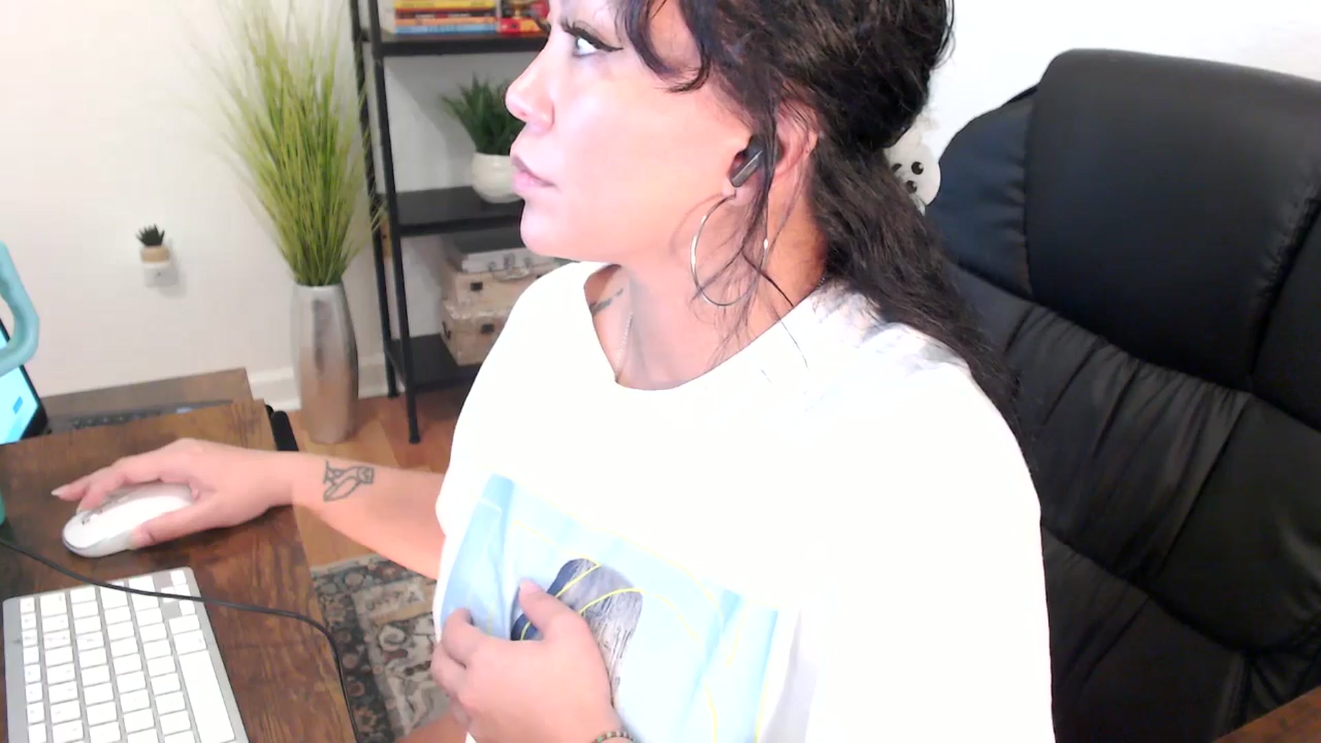 Gallery image thumbnail from MickaylaMinx's myfreecams stream on, 12/20/2024, 18:52 image 5 of 20