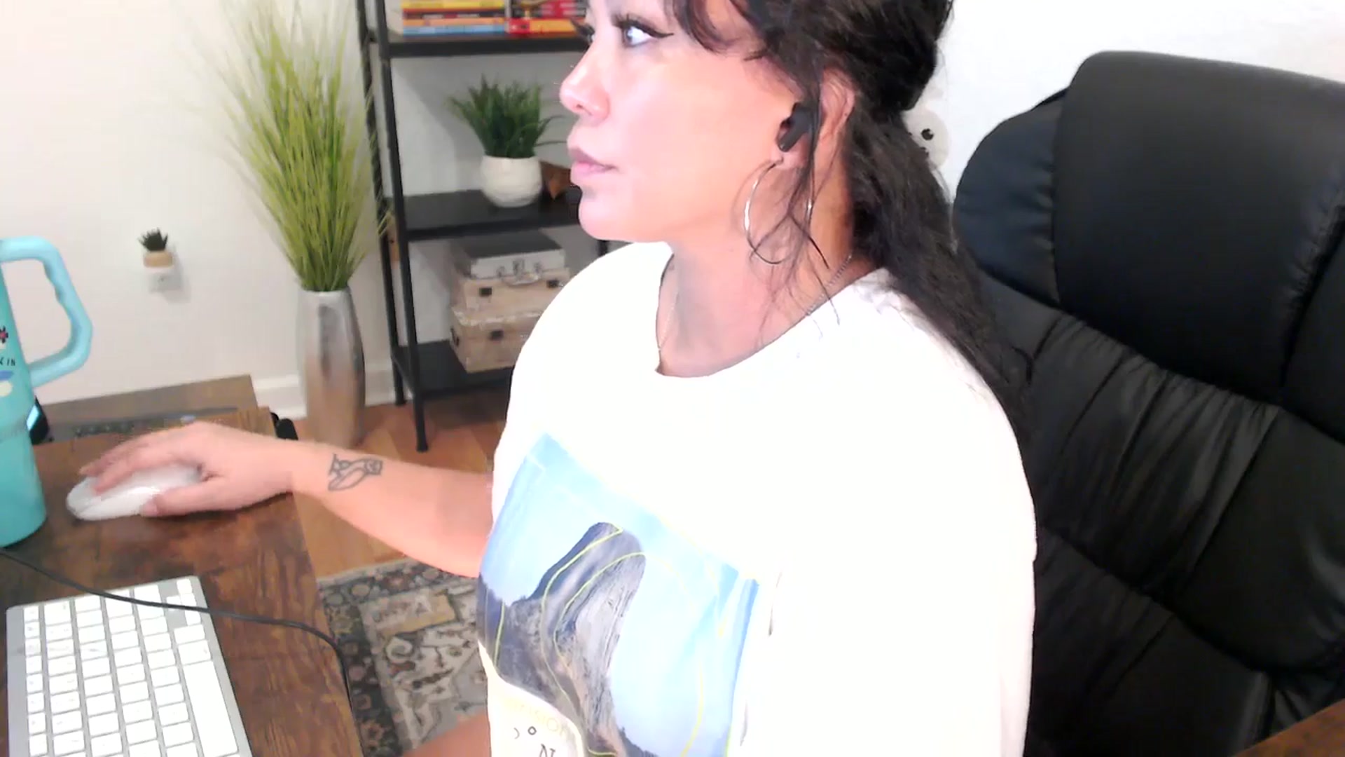 Gallery image thumbnail from MickaylaMinx's myfreecams stream on, 12/20/2024, 18:52 image 8 of 20