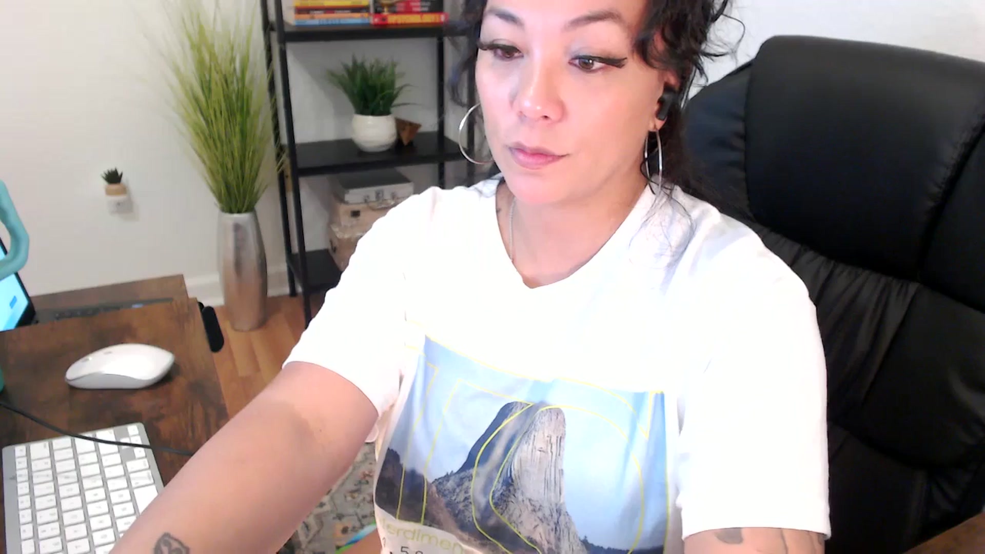 Gallery image thumbnail from MickaylaMinx's myfreecams stream on, 12/20/2024, 18:52 image 6 of 20