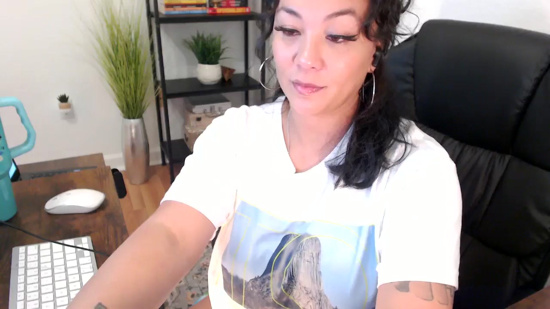 Gallery image thumbnail from MickaylaMinx's myfreecams stream on, 12/20/2024, 18:52 image 17 of 20
