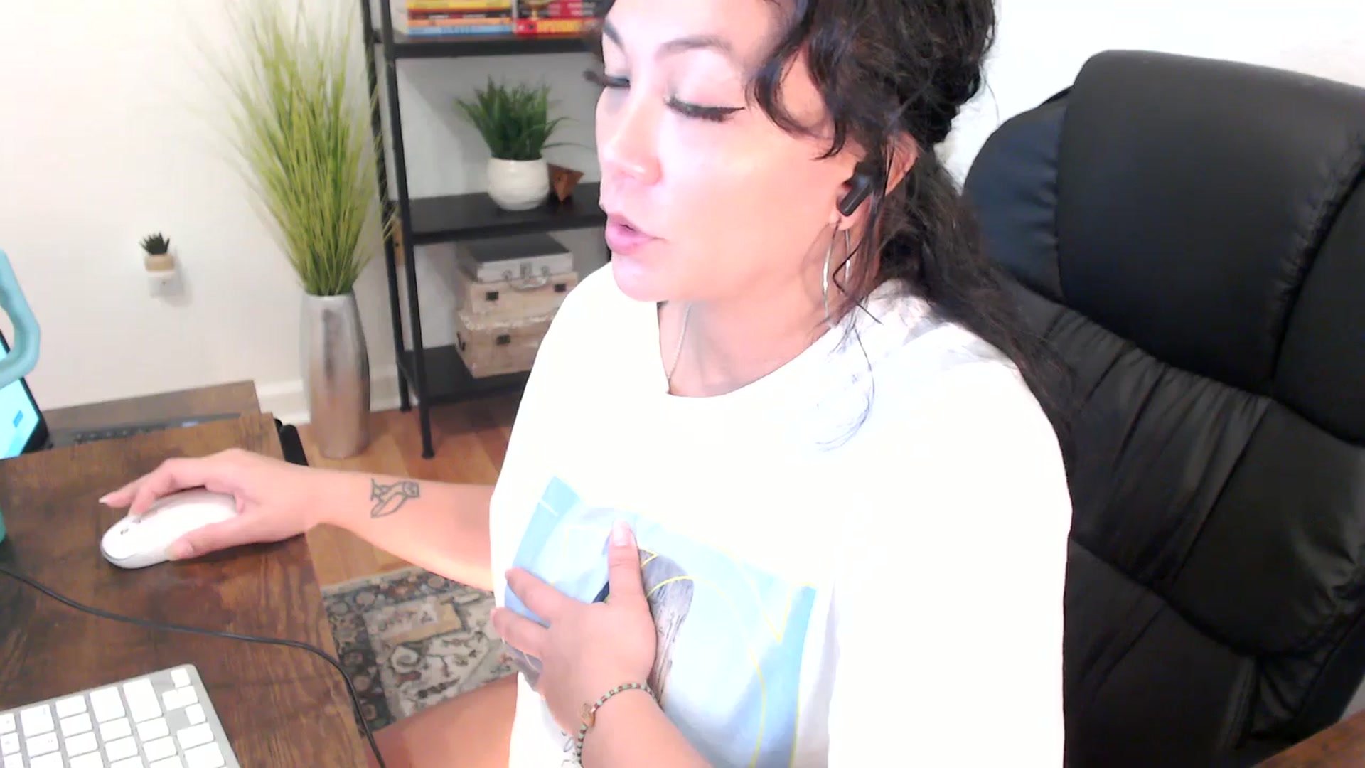 Gallery image thumbnail from MickaylaMinx's myfreecams stream on, 12/20/2024, 18:52 image 2 of 20