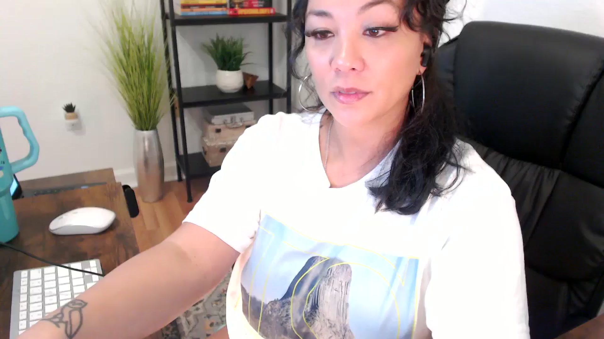 Gallery image thumbnail from MickaylaMinx's myfreecams stream on, 12/20/2024, 18:52 image 16 of 20