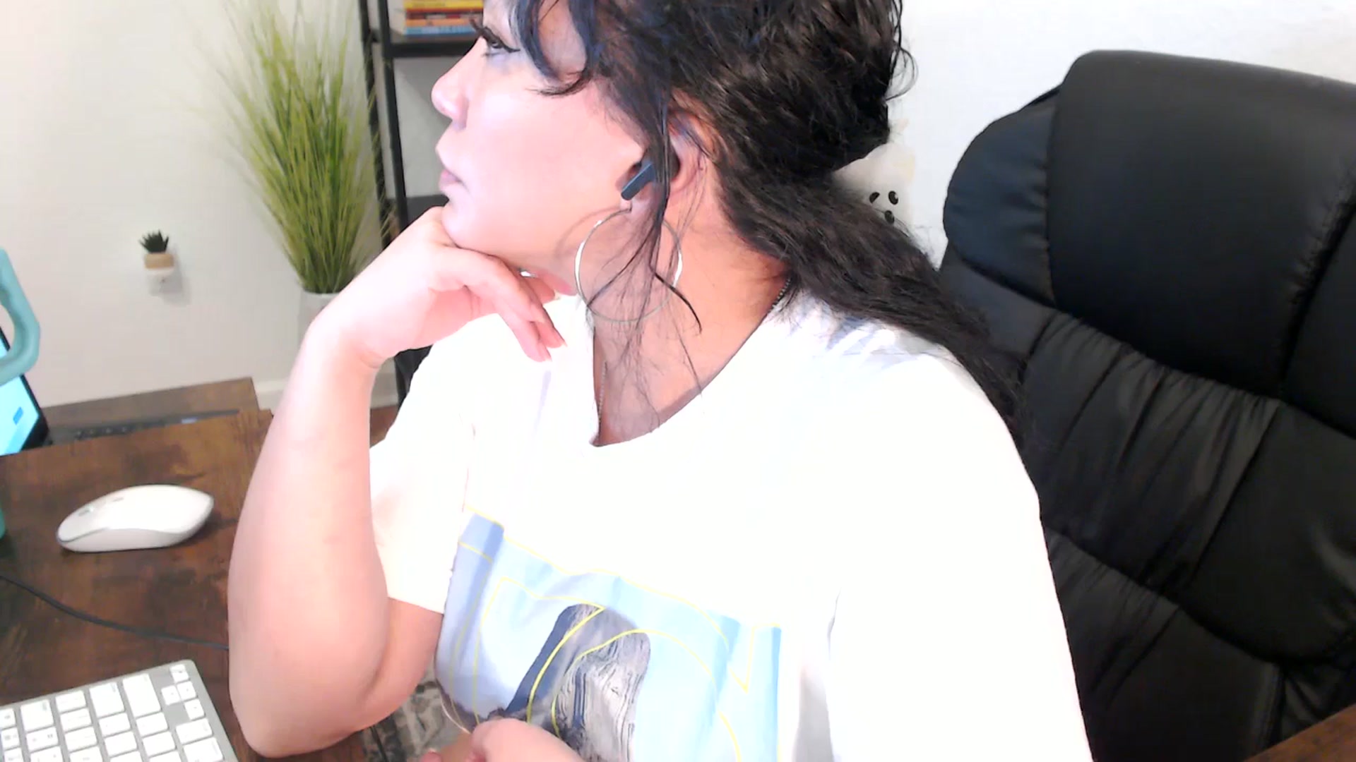 Gallery image thumbnail from MickaylaMinx's myfreecams stream on, 12/20/2024, 18:52 image 3 of 20