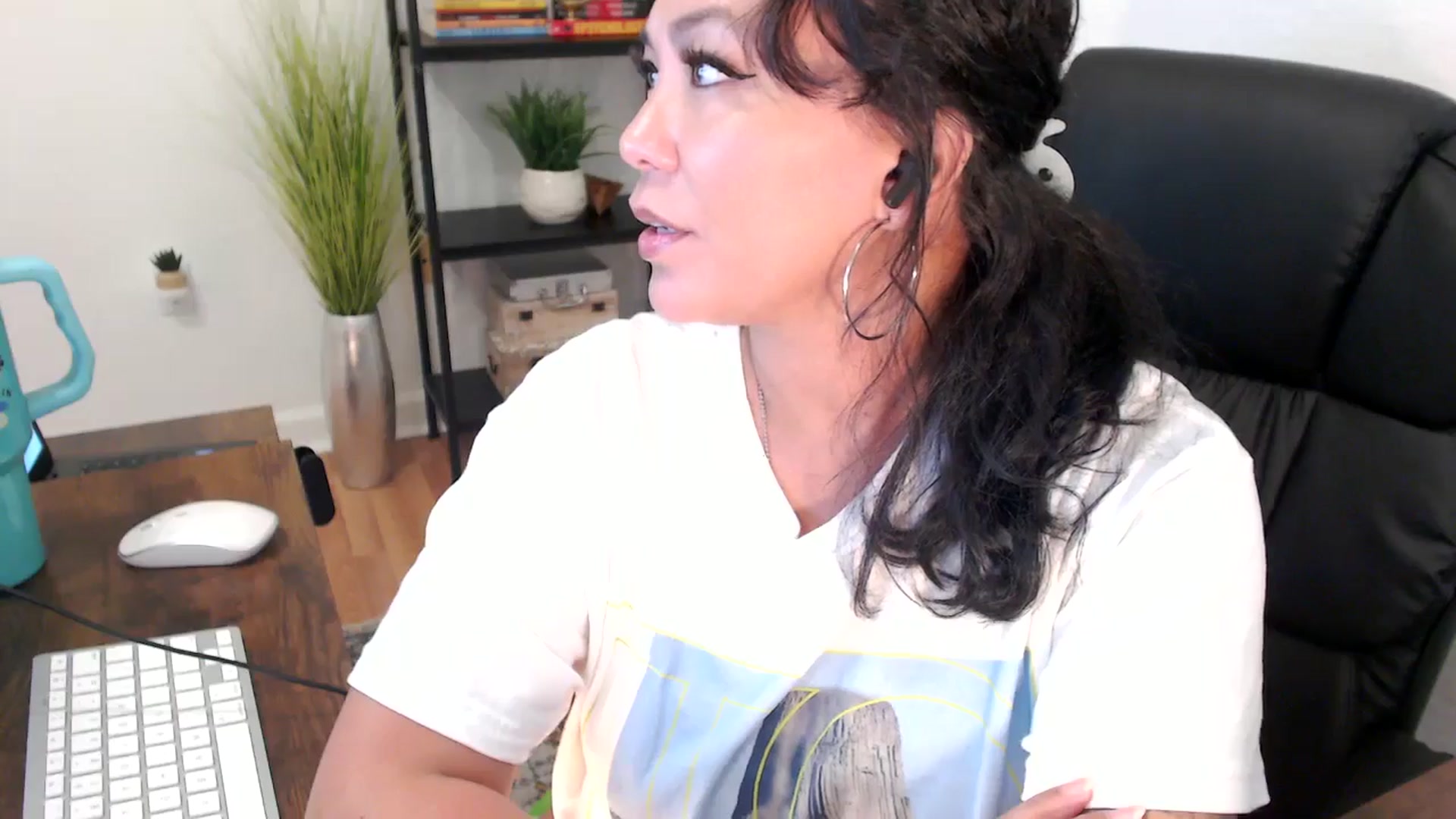 Gallery image thumbnail from MickaylaMinx's myfreecams stream on, 12/20/2024, 18:52 image 18 of 20