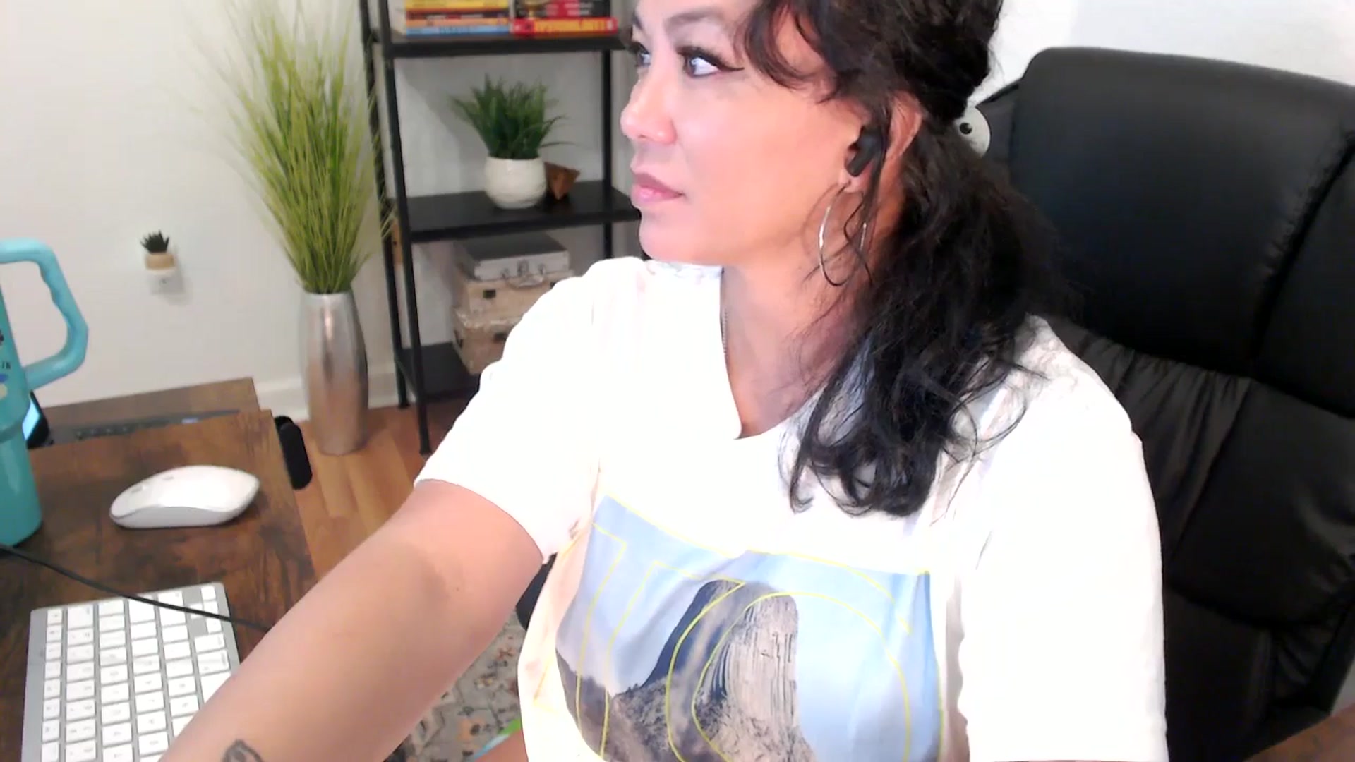 Gallery image thumbnail from MickaylaMinx's myfreecams stream on, 12/20/2024, 18:52 image 19 of 20