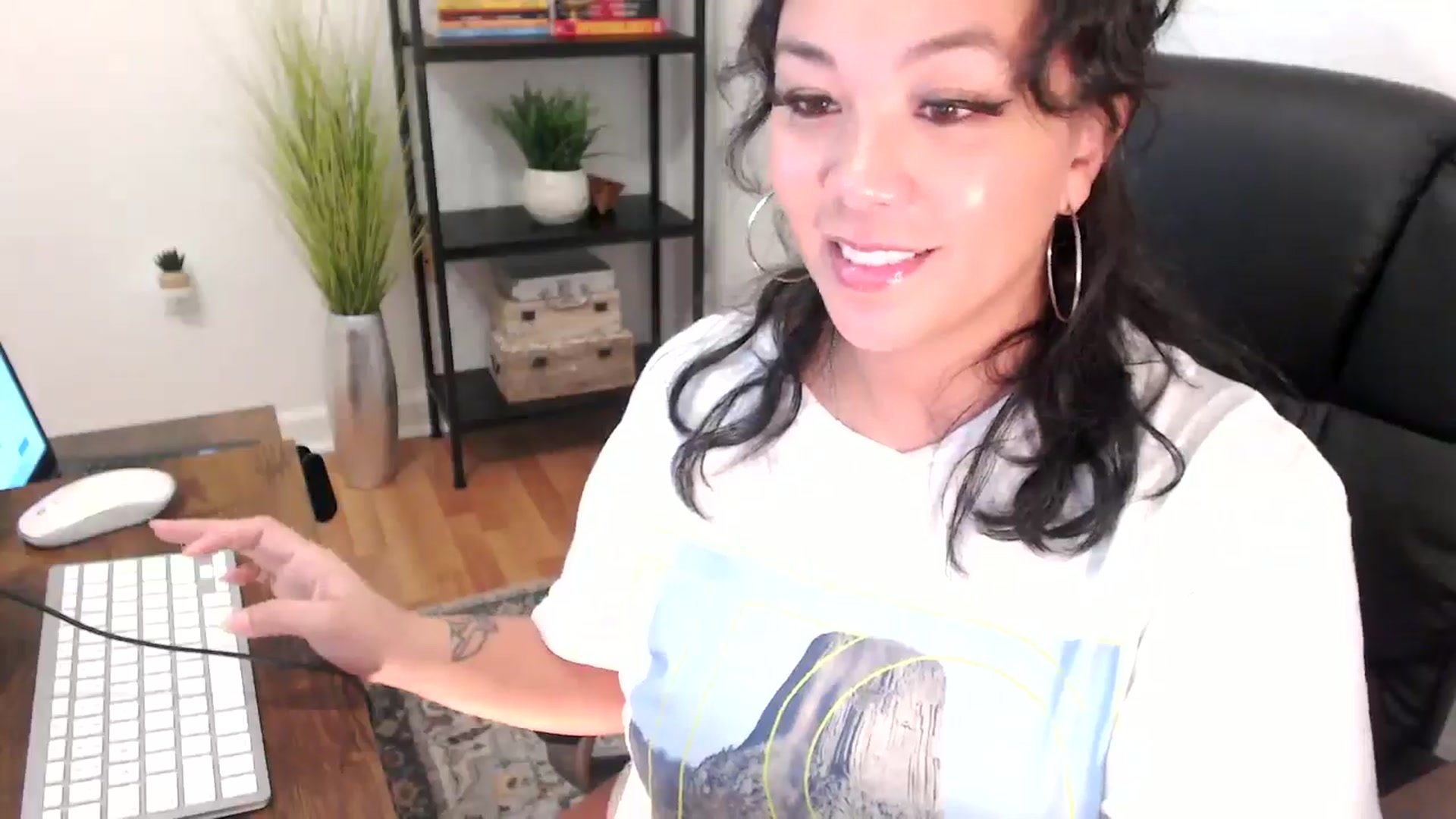 Gallery image thumbnail from MickaylaMinx's myfreecams stream on, 12/20/2024, 19:32 image 19 of 20