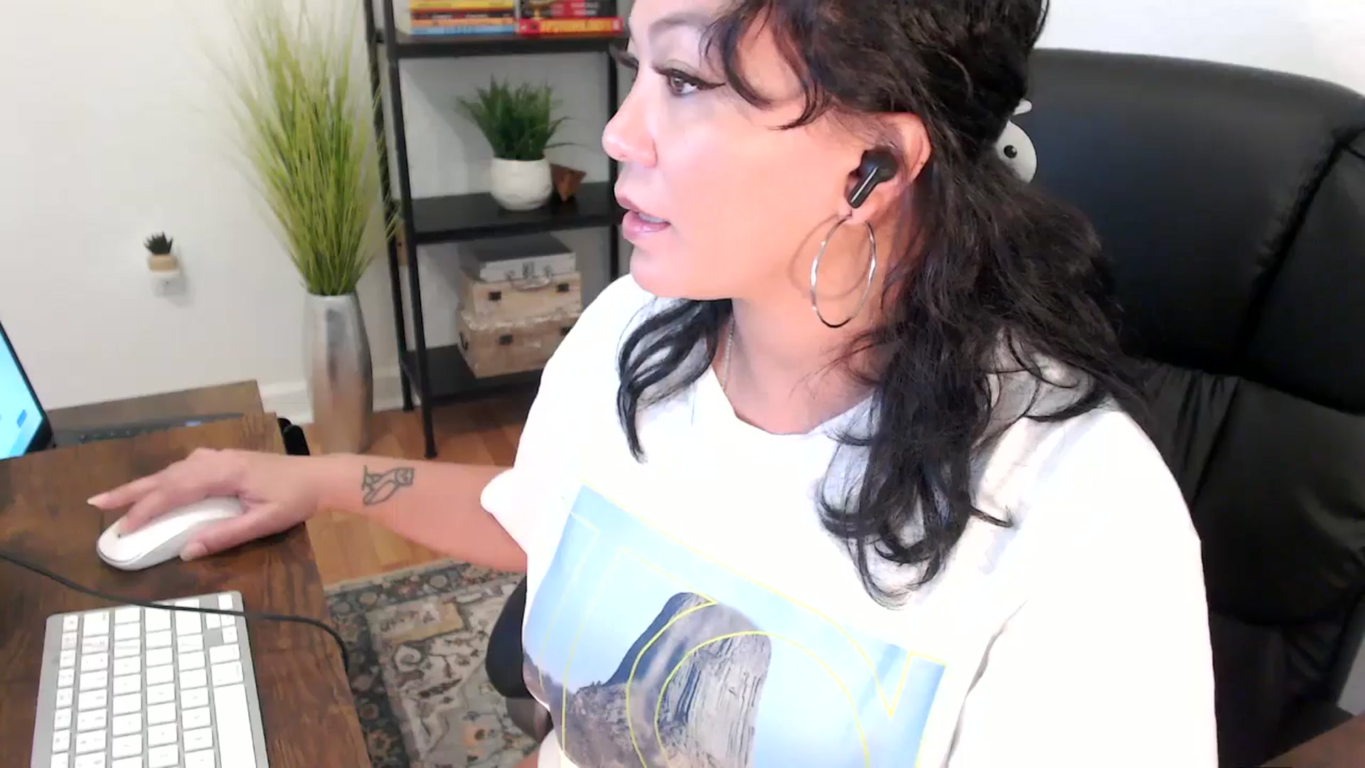 Gallery image thumbnail from MickaylaMinx's myfreecams stream on, 12/20/2024, 19:32 image 6 of 20