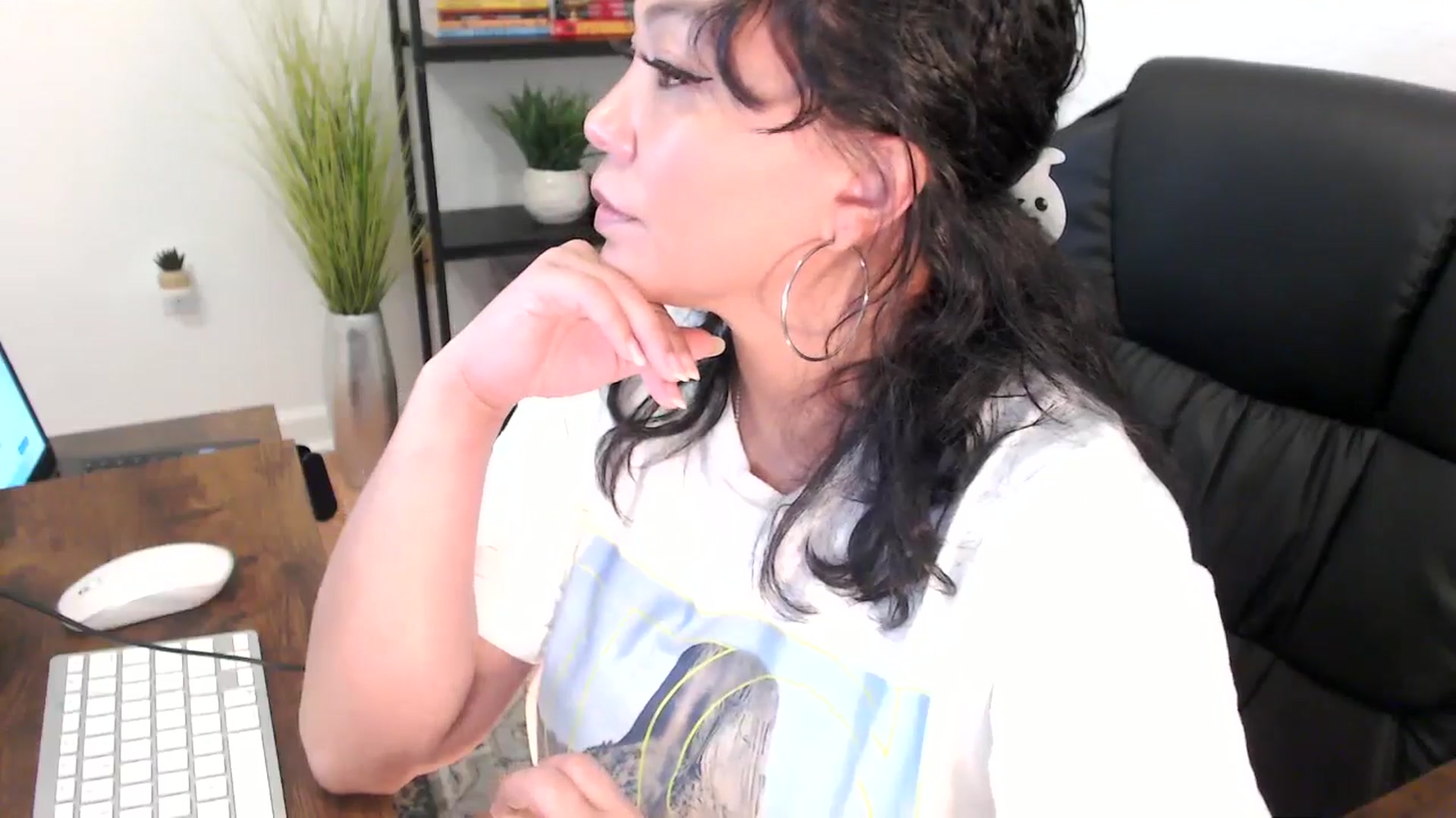 Gallery image thumbnail from MickaylaMinx's myfreecams stream on, 12/20/2024, 19:32 image 15 of 20