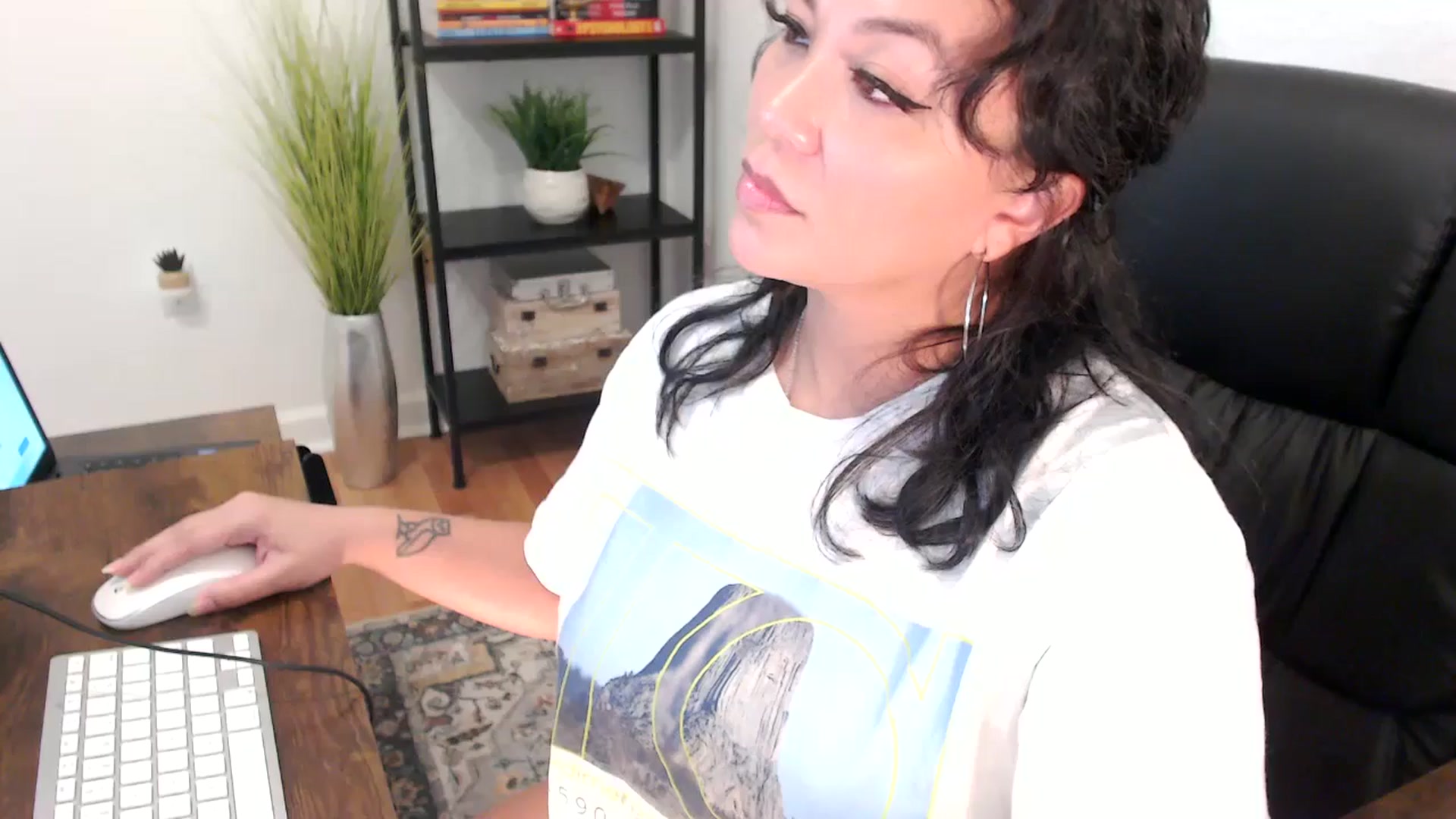Gallery image thumbnail from MickaylaMinx's myfreecams stream on, 12/20/2024, 19:32 image 17 of 20