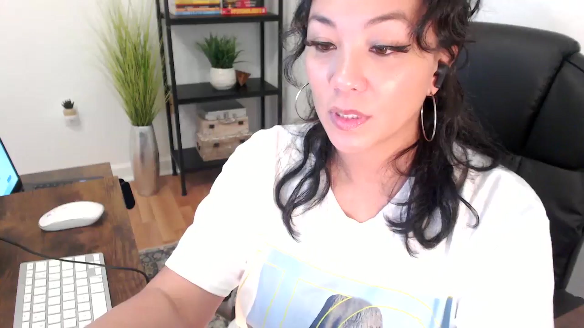 Gallery image thumbnail from MickaylaMinx's myfreecams stream on, 12/20/2024, 19:32 image 9 of 20