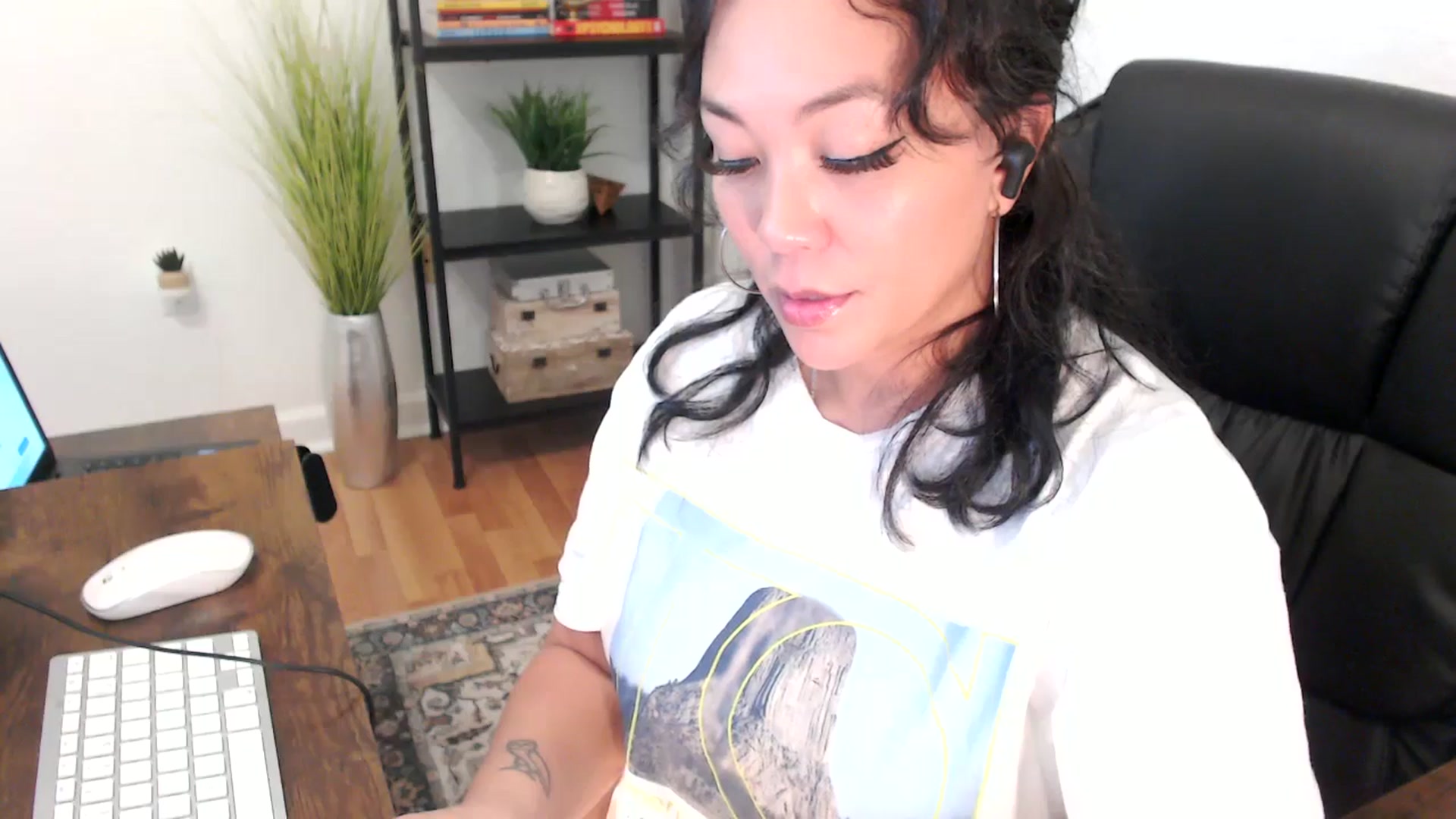 Gallery image thumbnail from MickaylaMinx's myfreecams stream on, 12/20/2024, 19:32 image 12 of 20