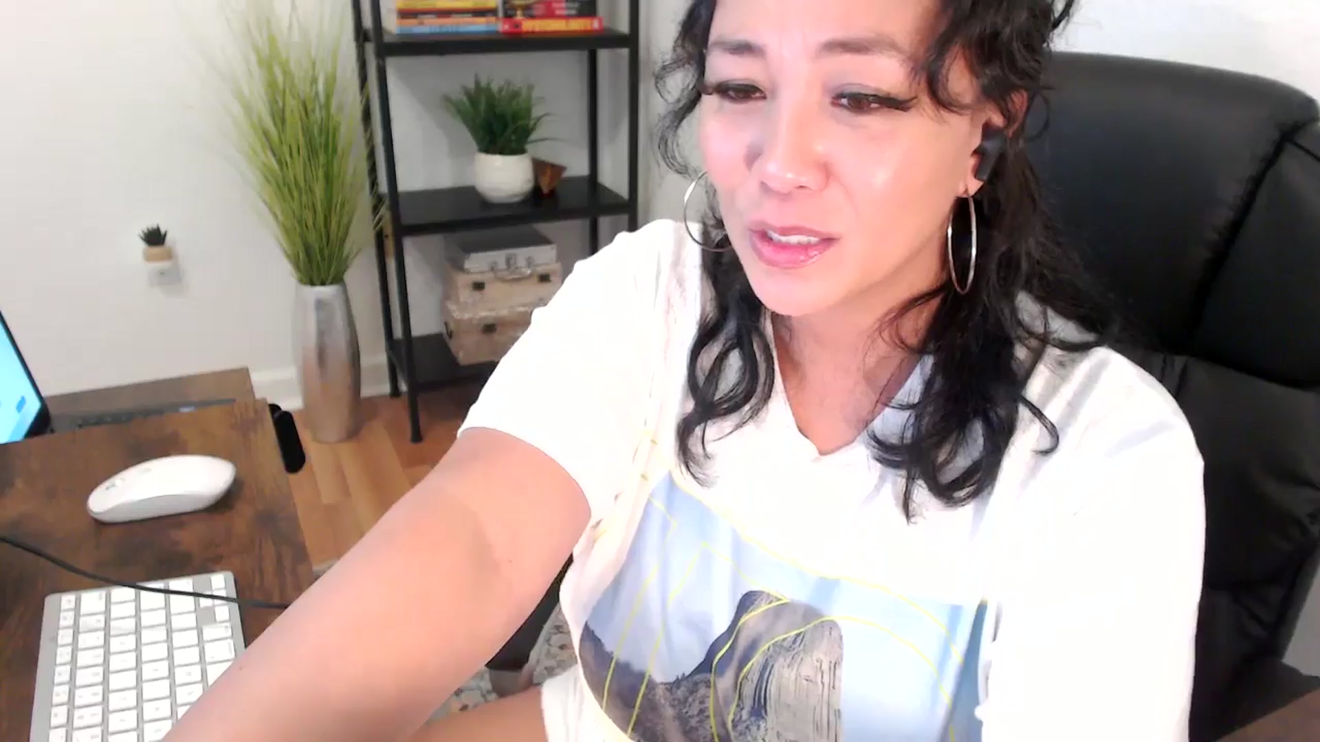 Gallery image thumbnail from MickaylaMinx's myfreecams stream on, 12/20/2024, 19:32 image 10 of 20