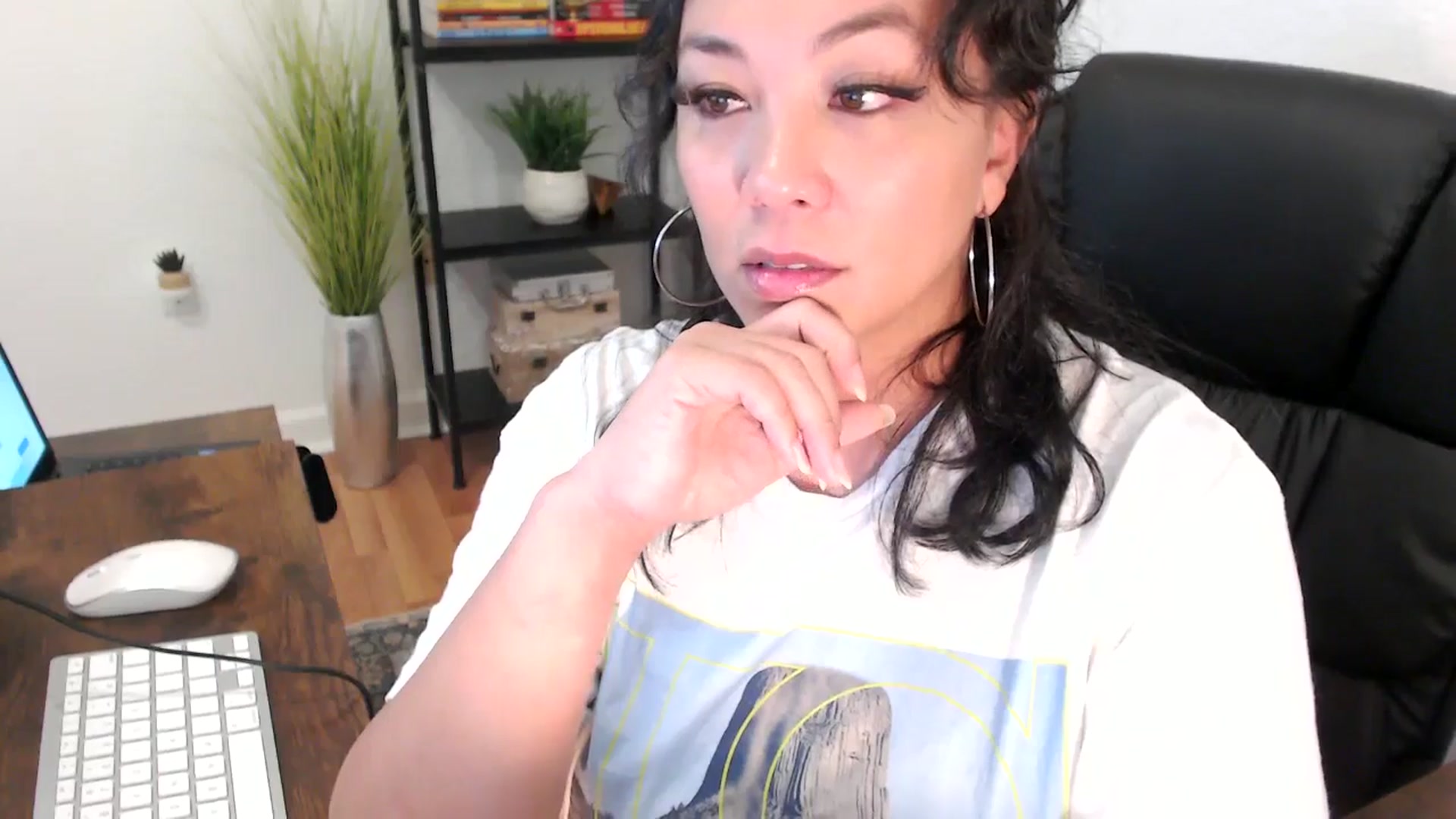 Gallery image thumbnail from MickaylaMinx's myfreecams stream on, 12/20/2024, 19:32 image 14 of 20