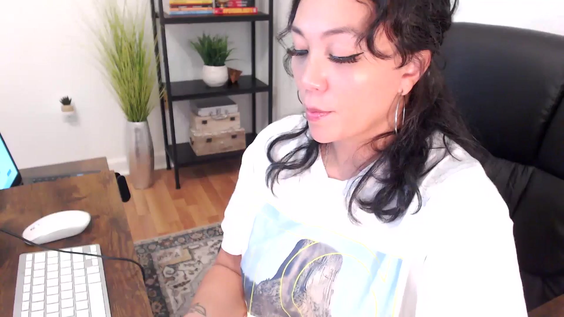 Gallery image thumbnail from MickaylaMinx's myfreecams stream on, 12/20/2024, 19:32 image 16 of 20