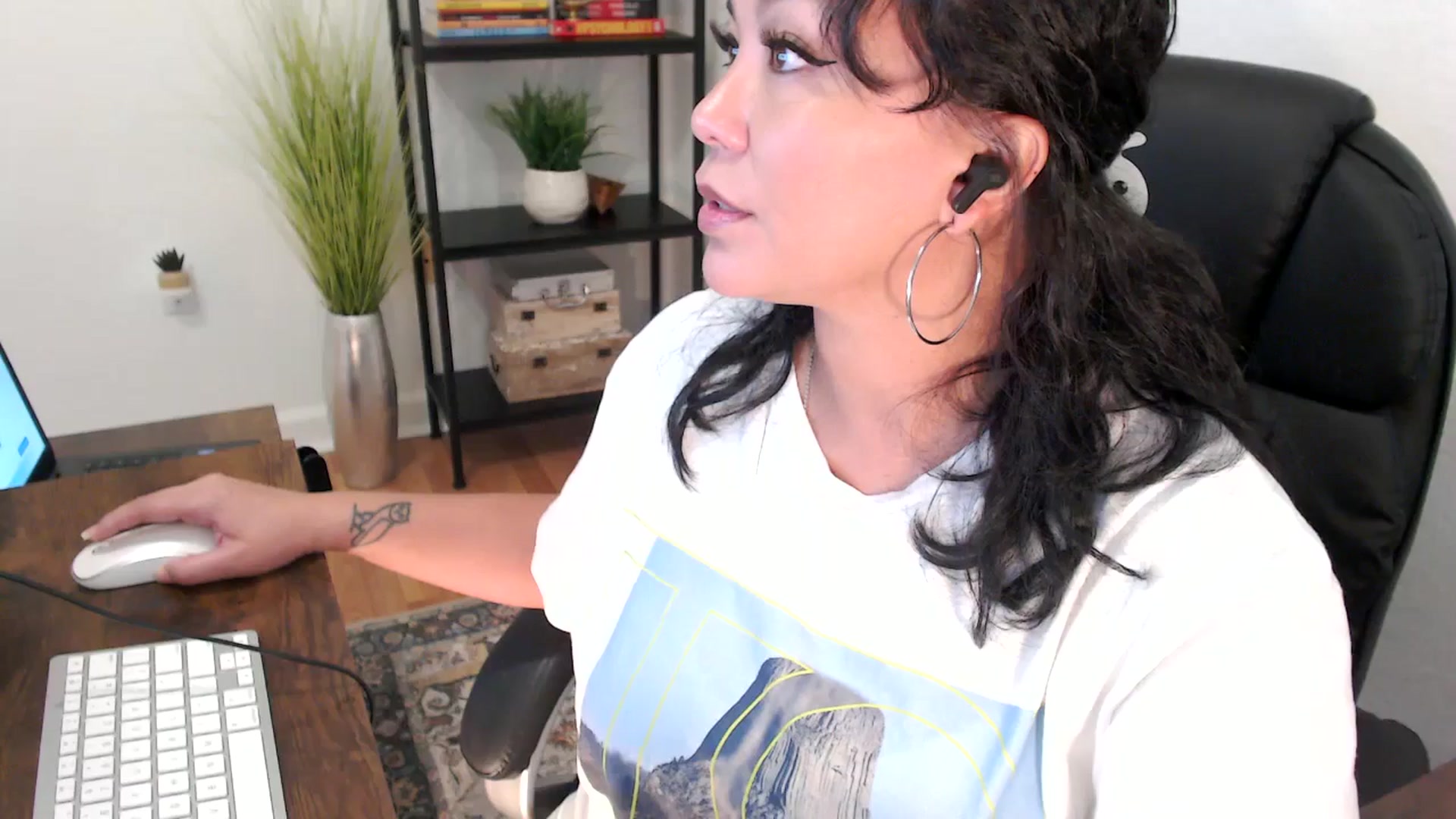 Gallery image thumbnail from MickaylaMinx's myfreecams stream on, 12/20/2024, 19:32 image 1 of 20