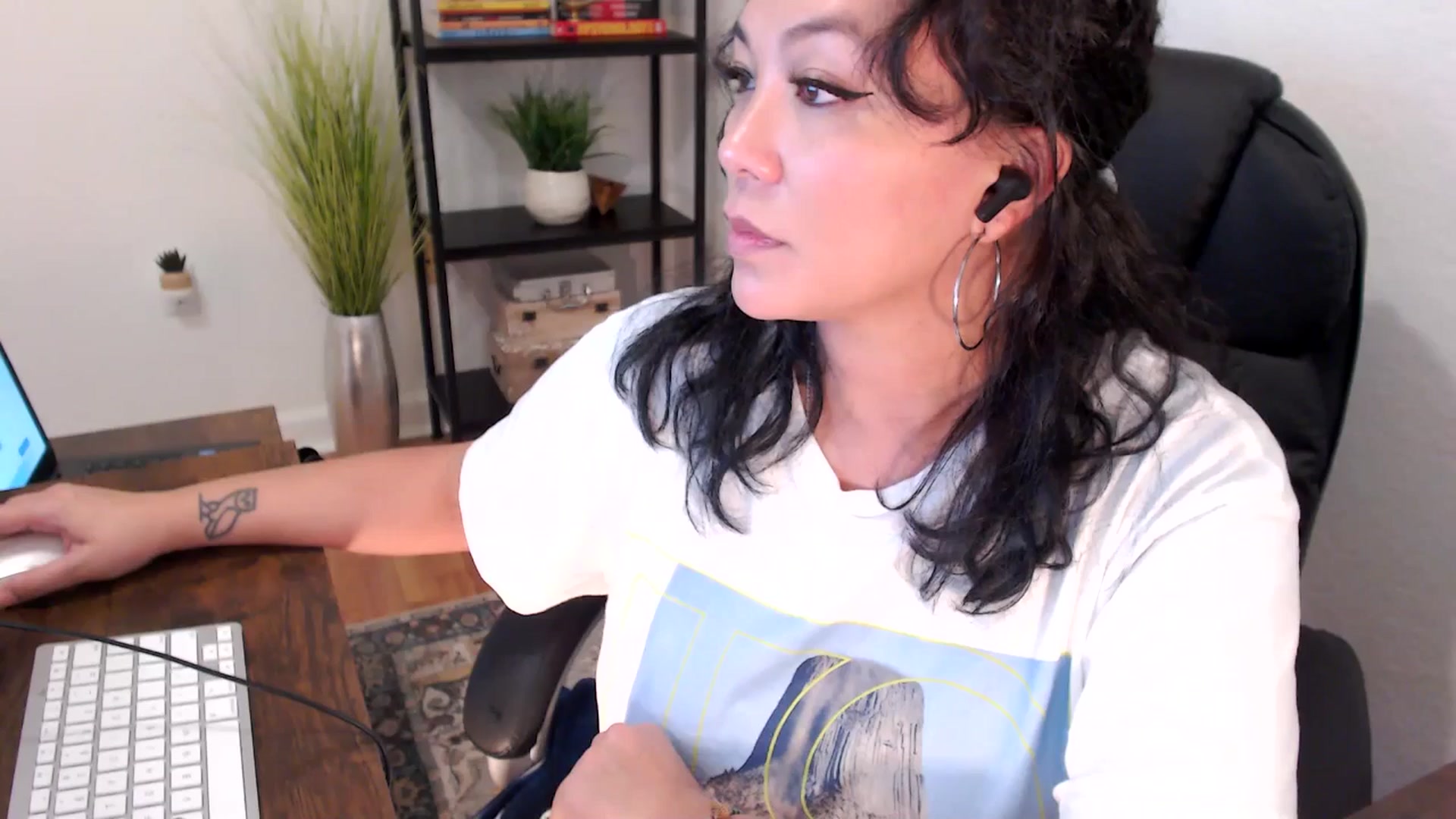 Gallery image thumbnail from MickaylaMinx's myfreecams stream on, 12/20/2024, 20:27 image 5 of 20
