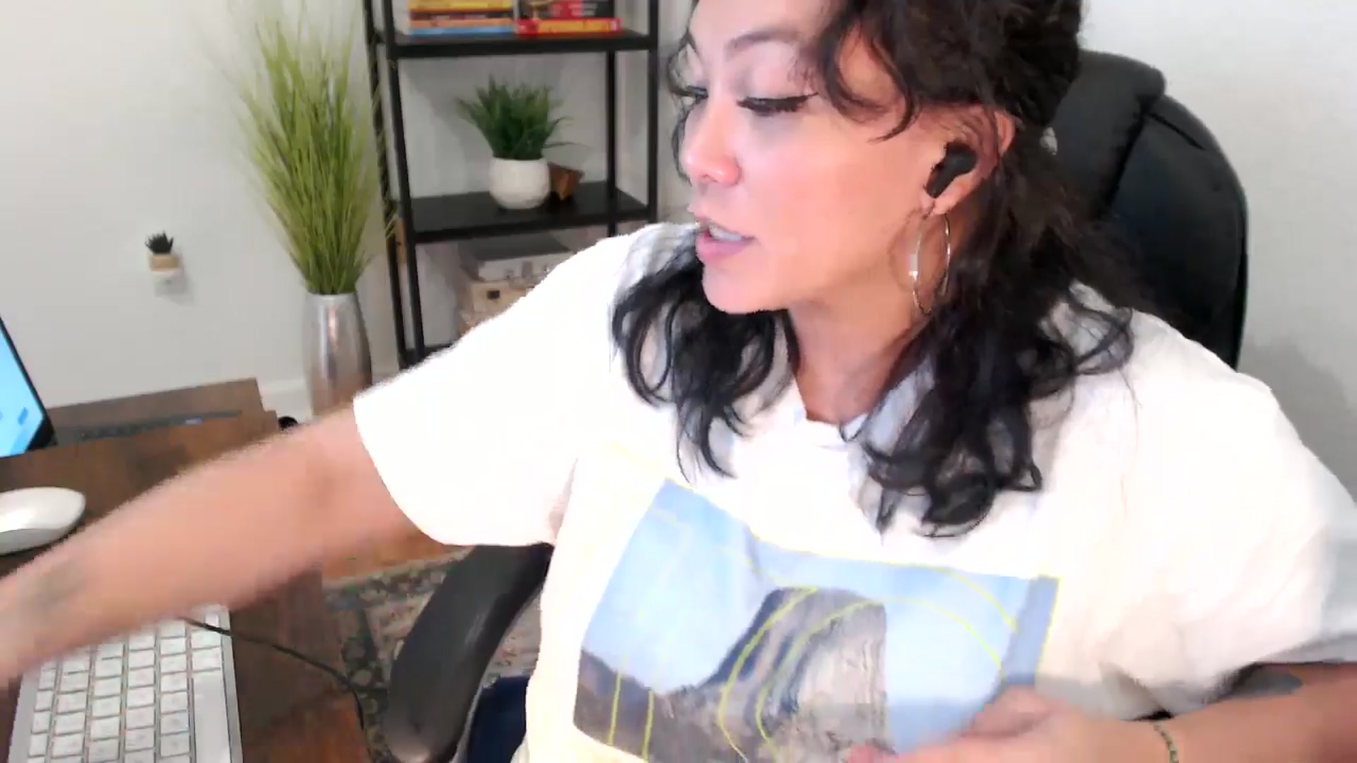 Gallery image thumbnail from MickaylaMinx's myfreecams stream on, 12/20/2024, 20:27 image 6 of 20