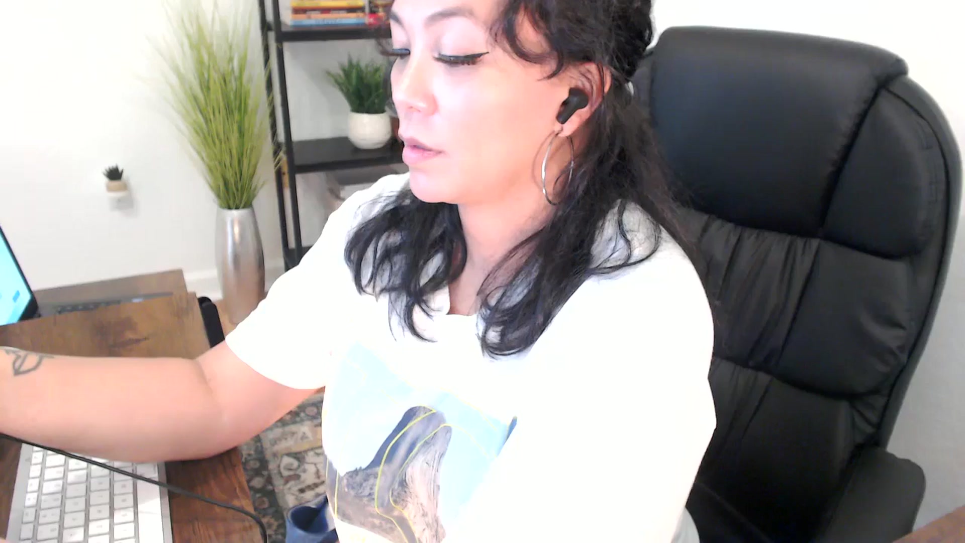 Gallery image thumbnail from MickaylaMinx's myfreecams stream on, 12/20/2024, 20:27 image 1 of 20
