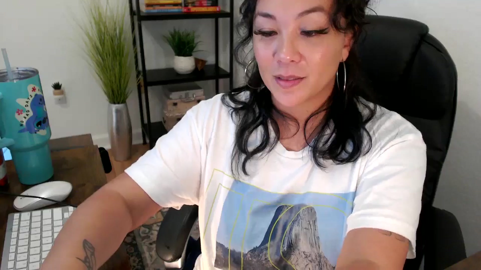 Gallery image thumbnail from MickaylaMinx's myfreecams stream on, 12/20/2024, 21:00 image 19 of 20