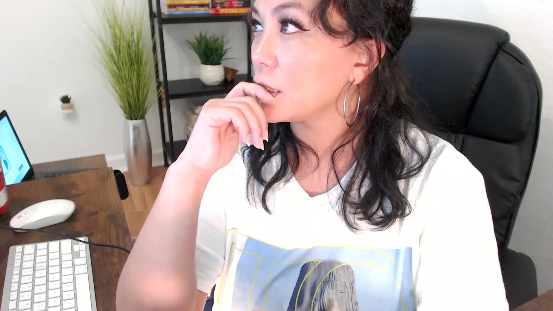 Gallery image thumbnail from MickaylaMinx's myfreecams stream on, 12/20/2024, 21:00 image 14 of 20