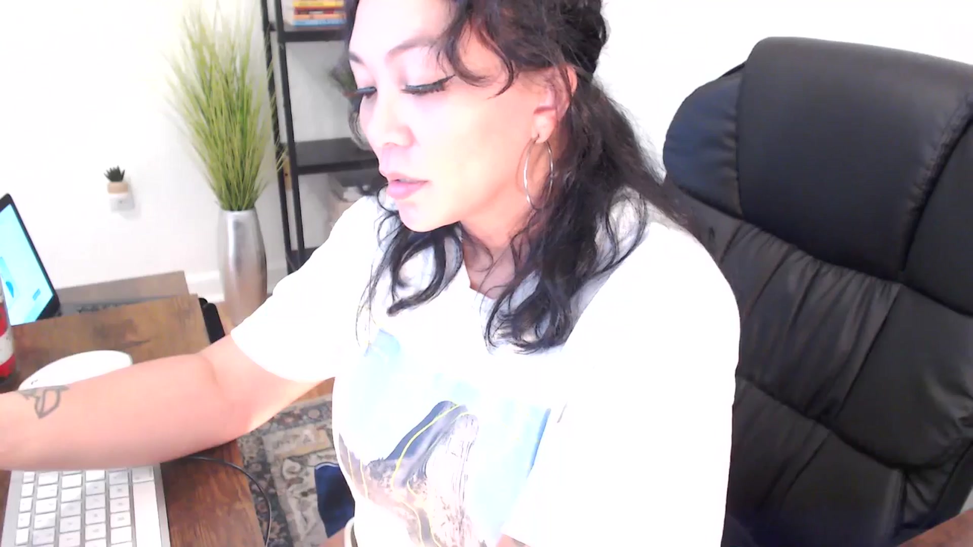 Gallery image thumbnail from MickaylaMinx's myfreecams stream on, 12/20/2024, 21:00 image 12 of 20