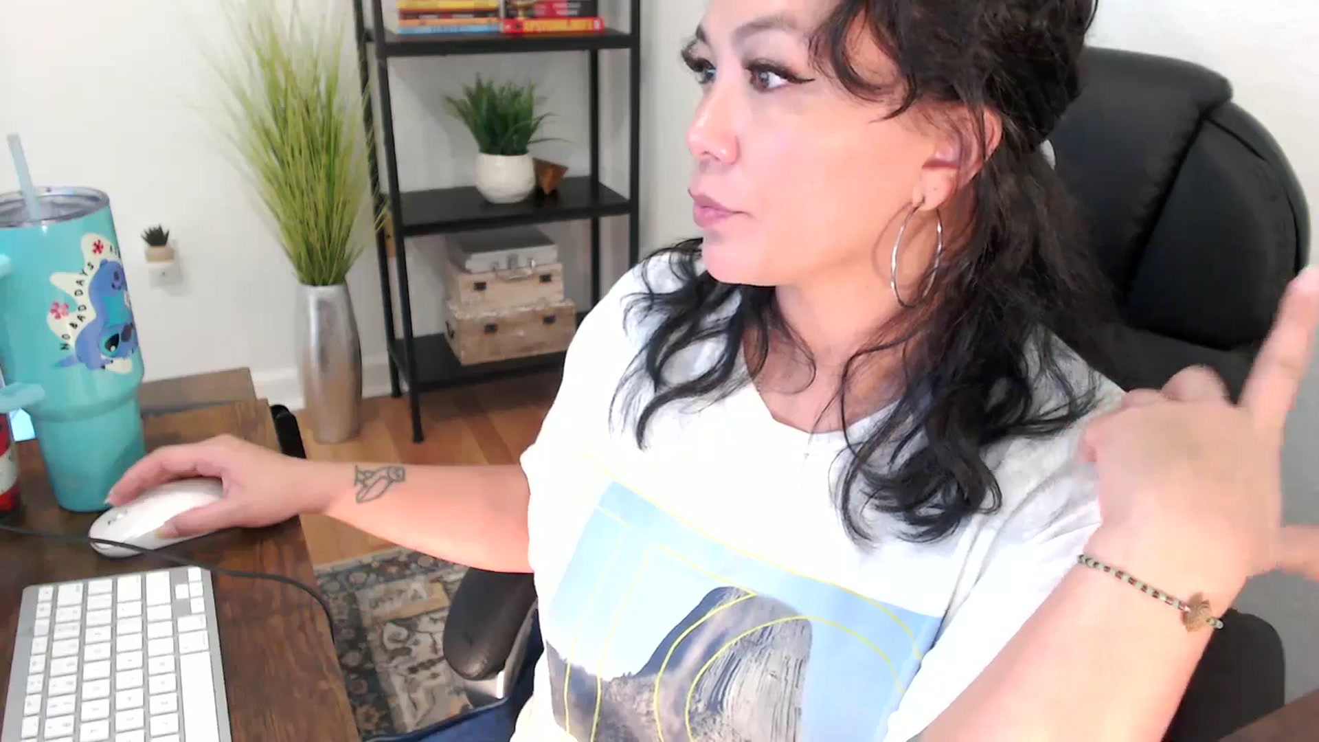Gallery image thumbnail from MickaylaMinx's myfreecams stream on, 12/20/2024, 21:00 image 16 of 20