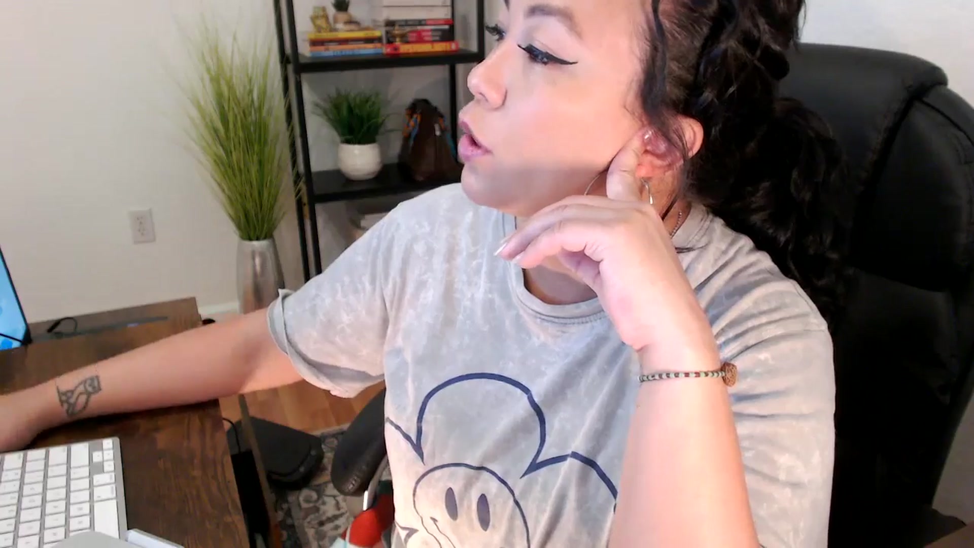 Gallery image thumbnail from MickaylaMinx's myfreecams stream on, 12/23/2024, 16:11 image 2 of 20