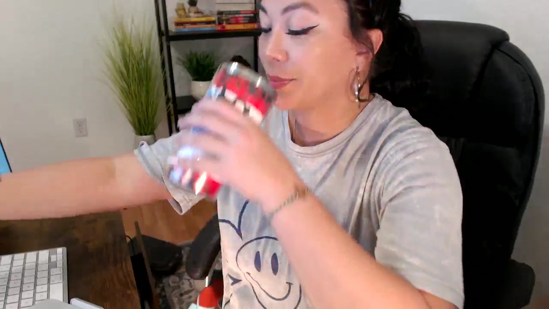 Gallery image thumbnail from MickaylaMinx's myfreecams stream on, 12/23/2024, 16:11 image 18 of 20