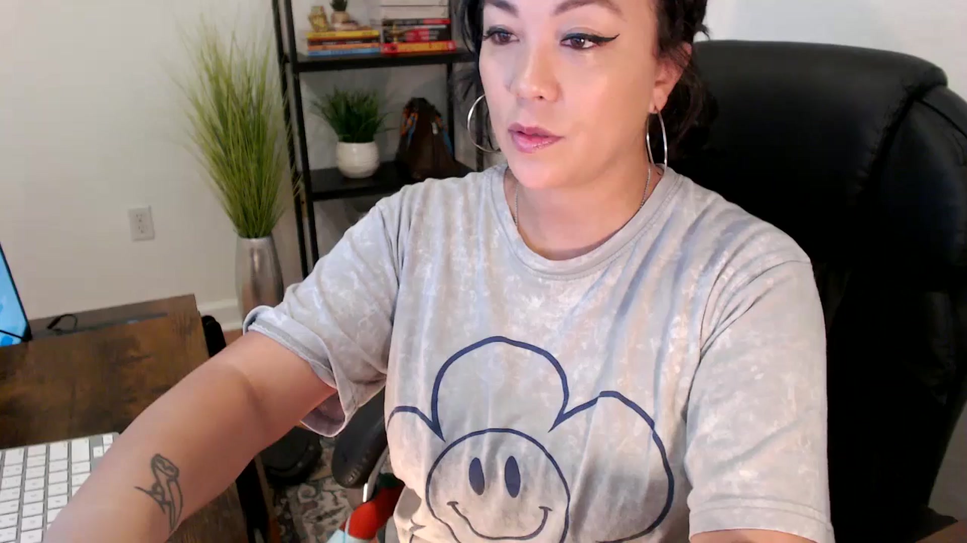 Gallery image thumbnail from MickaylaMinx's myfreecams stream on, 12/23/2024, 16:11 image 4 of 20