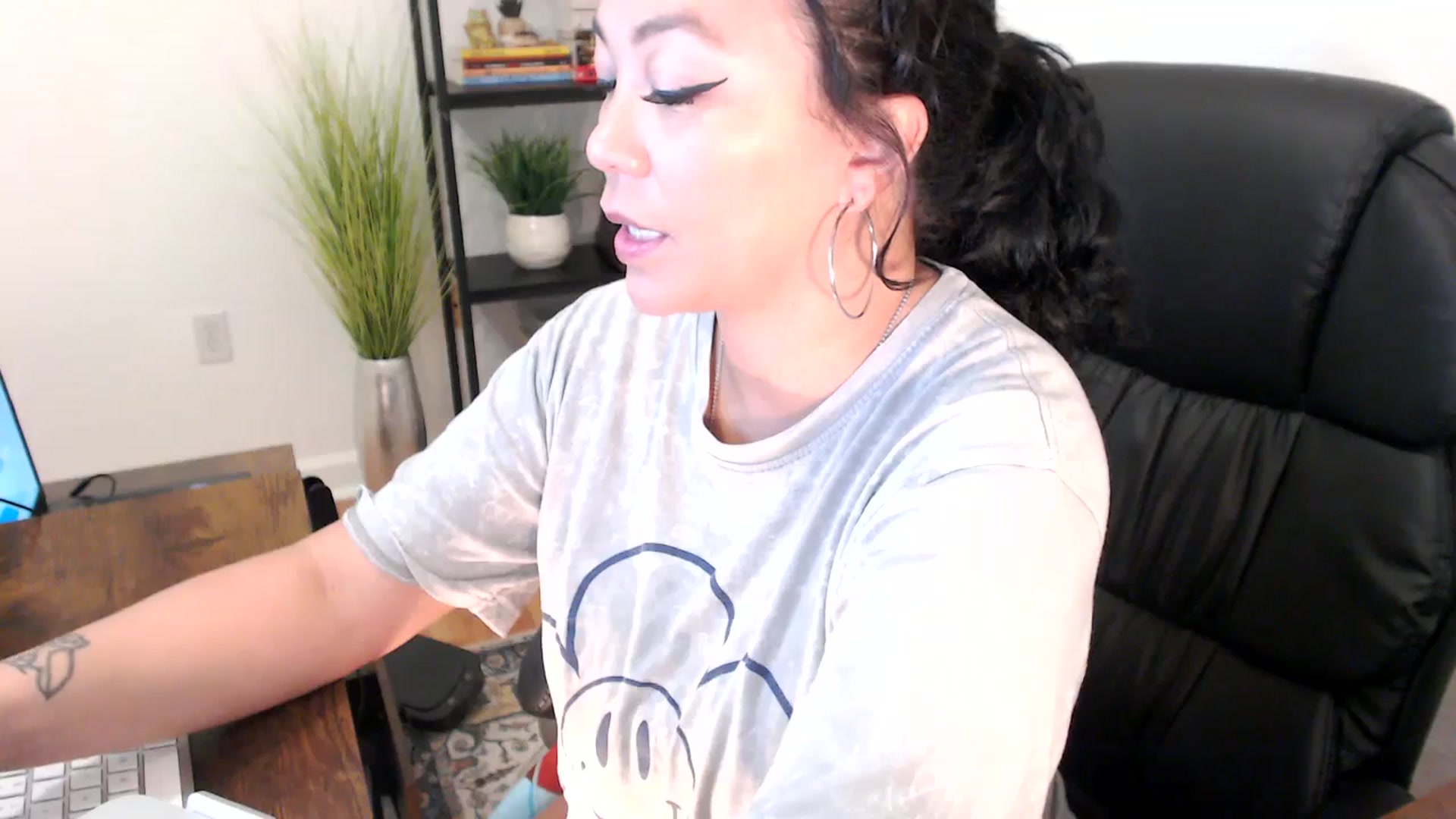 Gallery image thumbnail from MickaylaMinx's myfreecams stream on, 12/23/2024, 16:11 image 3 of 20