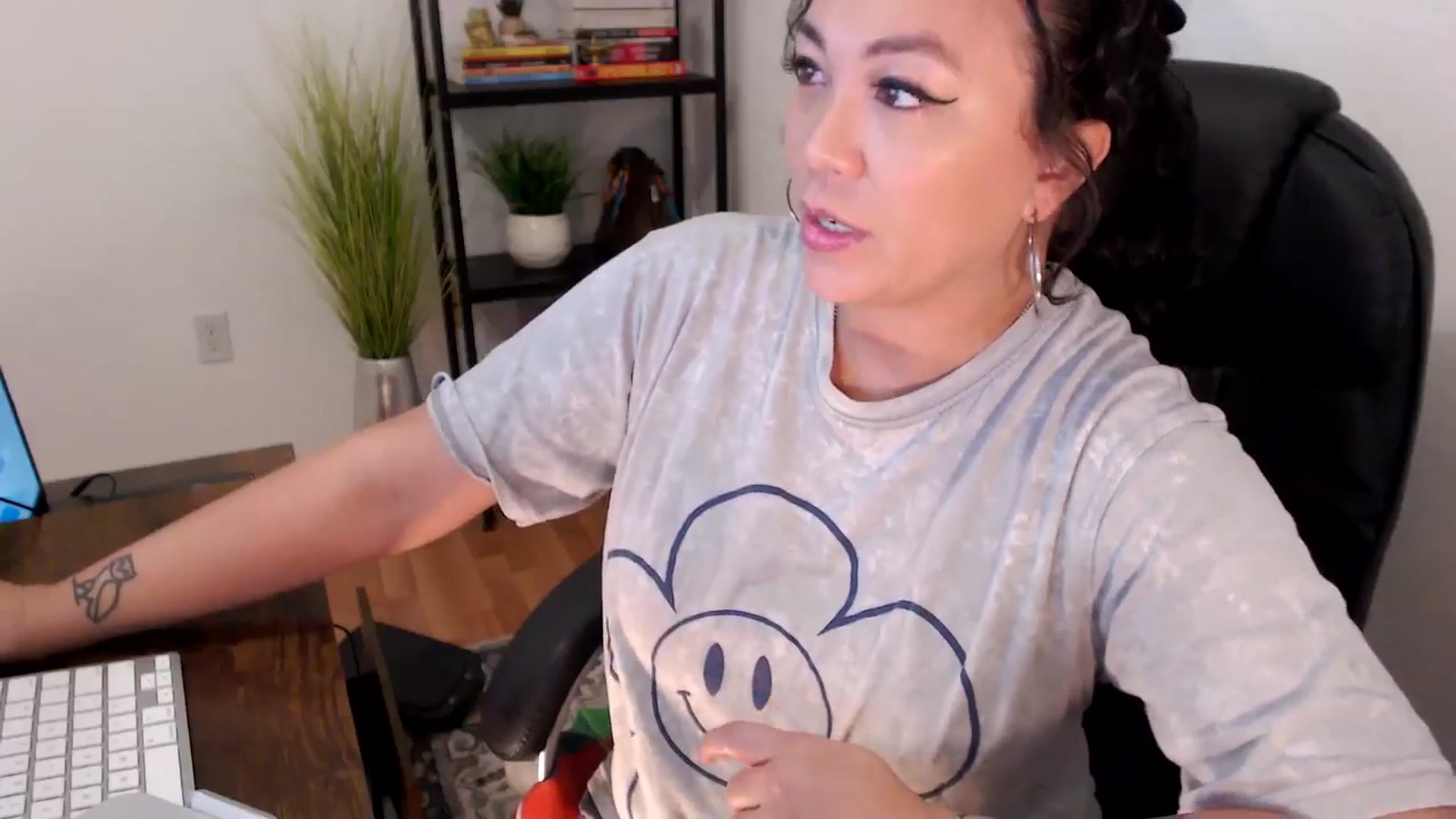 Gallery image thumbnail from MickaylaMinx's myfreecams stream on, 12/23/2024, 16:11 image 9 of 20