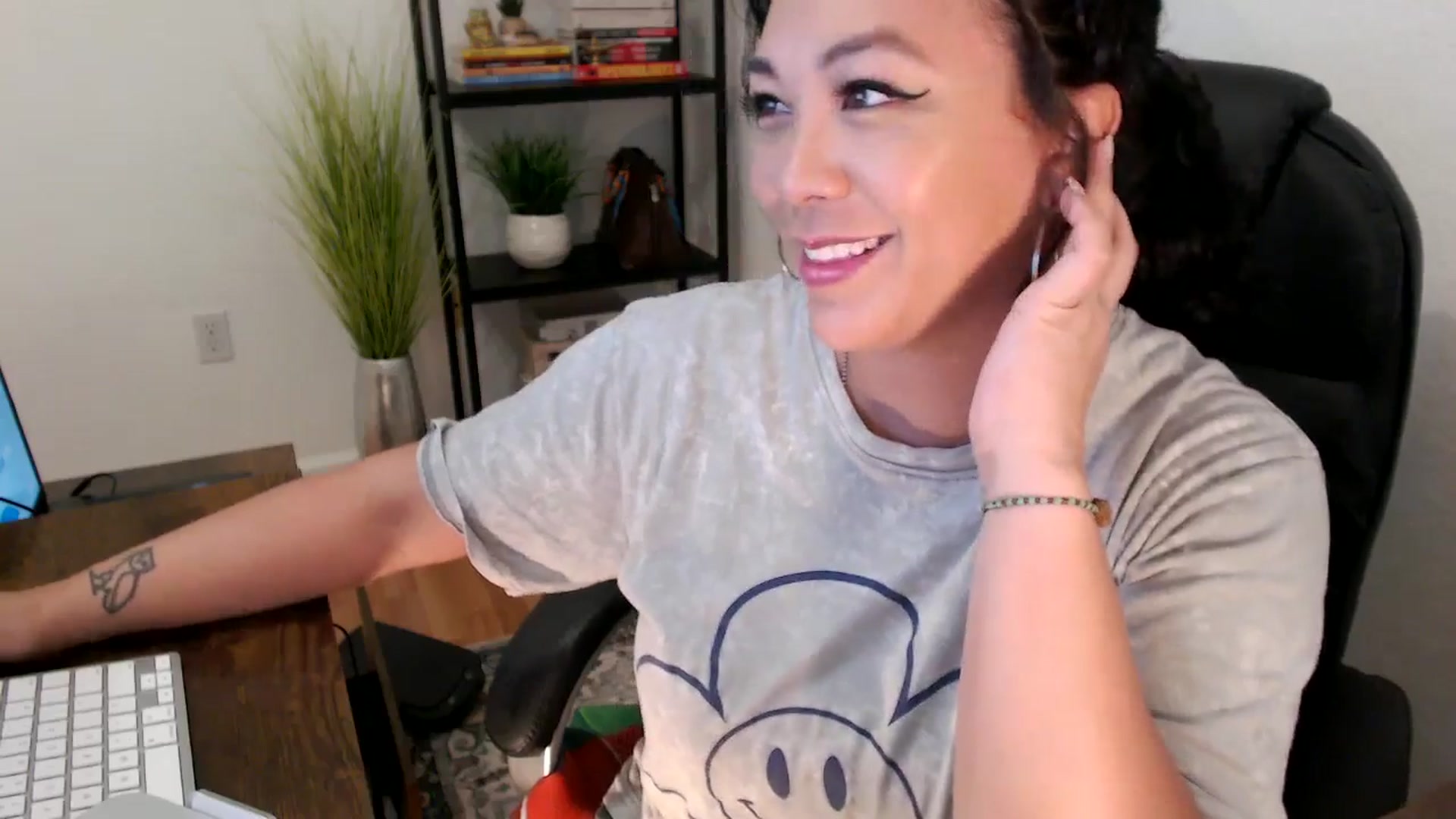 Gallery image thumbnail from MickaylaMinx's myfreecams stream on, 12/23/2024, 16:11 image 13 of 20