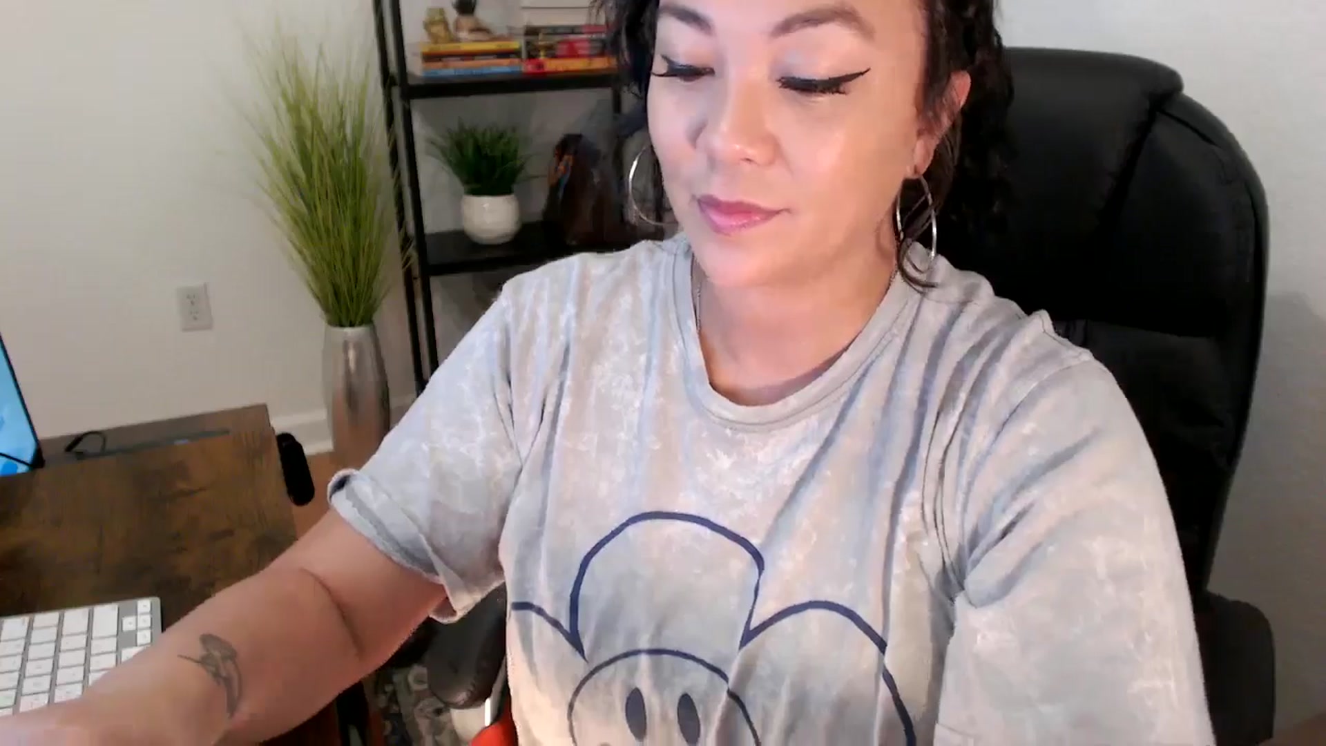 Gallery image thumbnail from MickaylaMinx's myfreecams stream on, 12/23/2024, 16:11 image 19 of 20